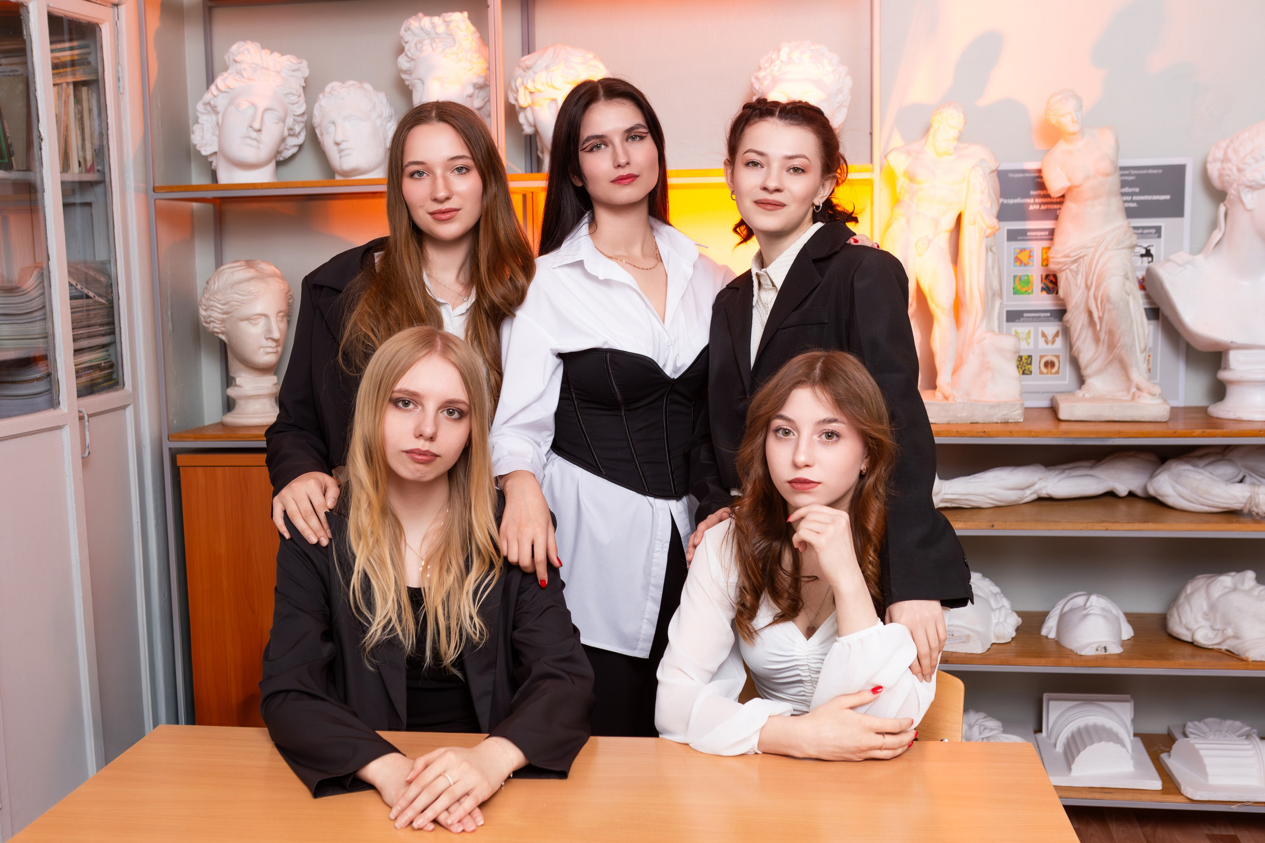 ФОТОСЕССИЯ В АУДИТОРИИ ДЛЯ БУДУЩИХ УЧИТЕЛЕЙ — выпускников Чернского профессионально-педагогического колледжа. ТВОЙ АЛЬБОМ / ТВОИ ПРАВИЛА