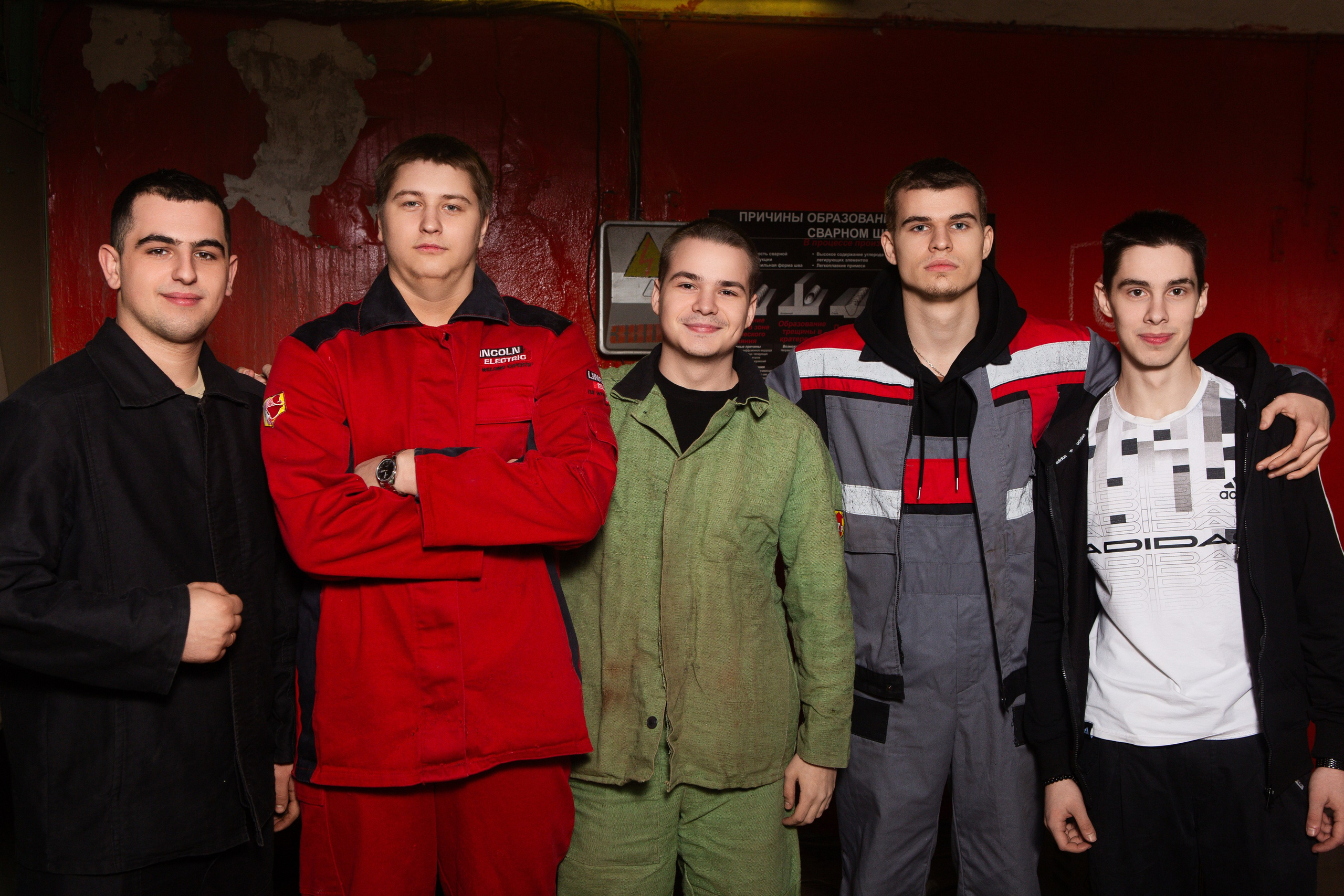 Фотосессия в Цеху для Выпускников Сварочного Производства | Твой Альбом Мценск. ТВОЙ АЛЬБОМ / ТВОИ ПРАВИЛА