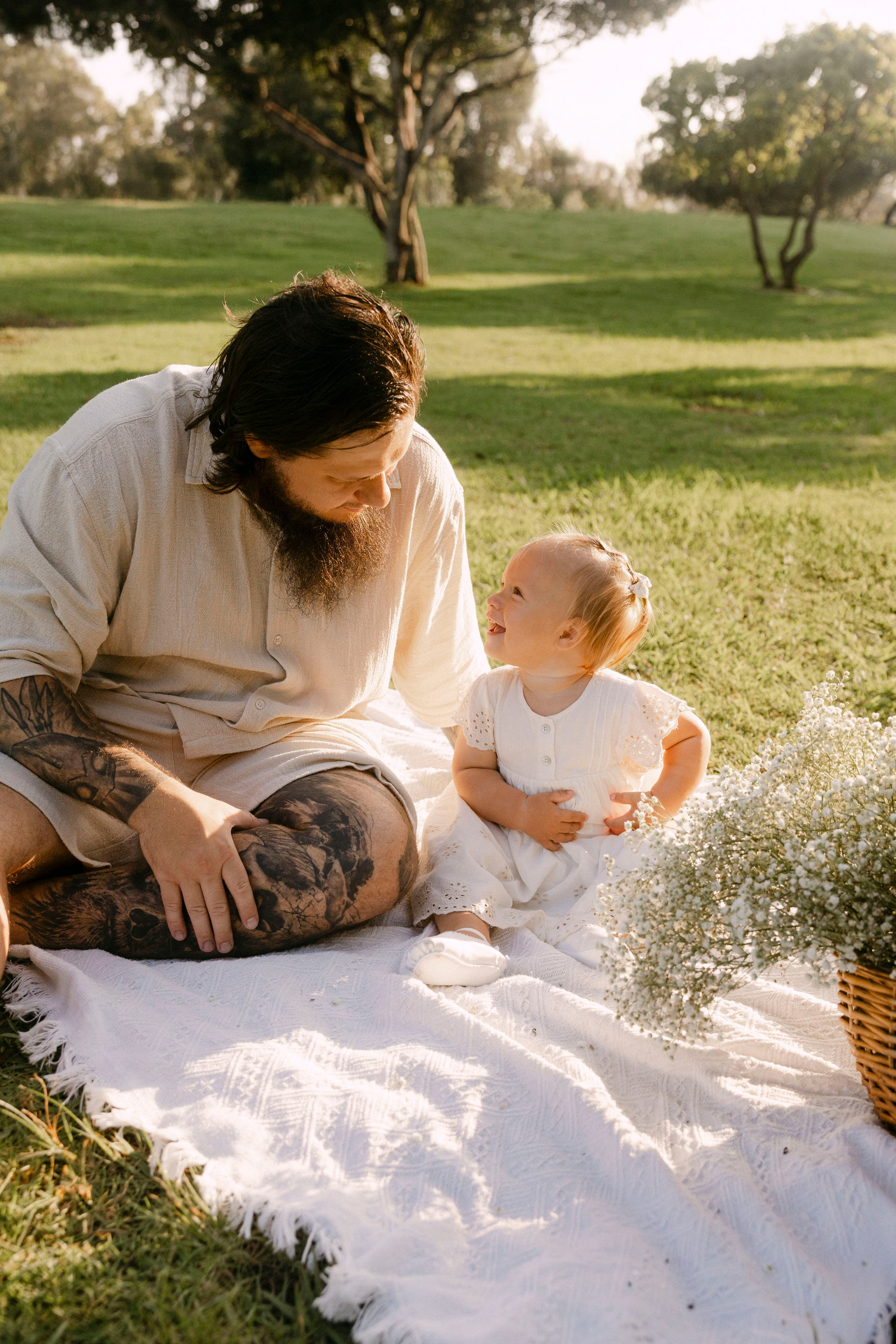 First year photoshoot inside the park (sunset). Wedding and family photographer