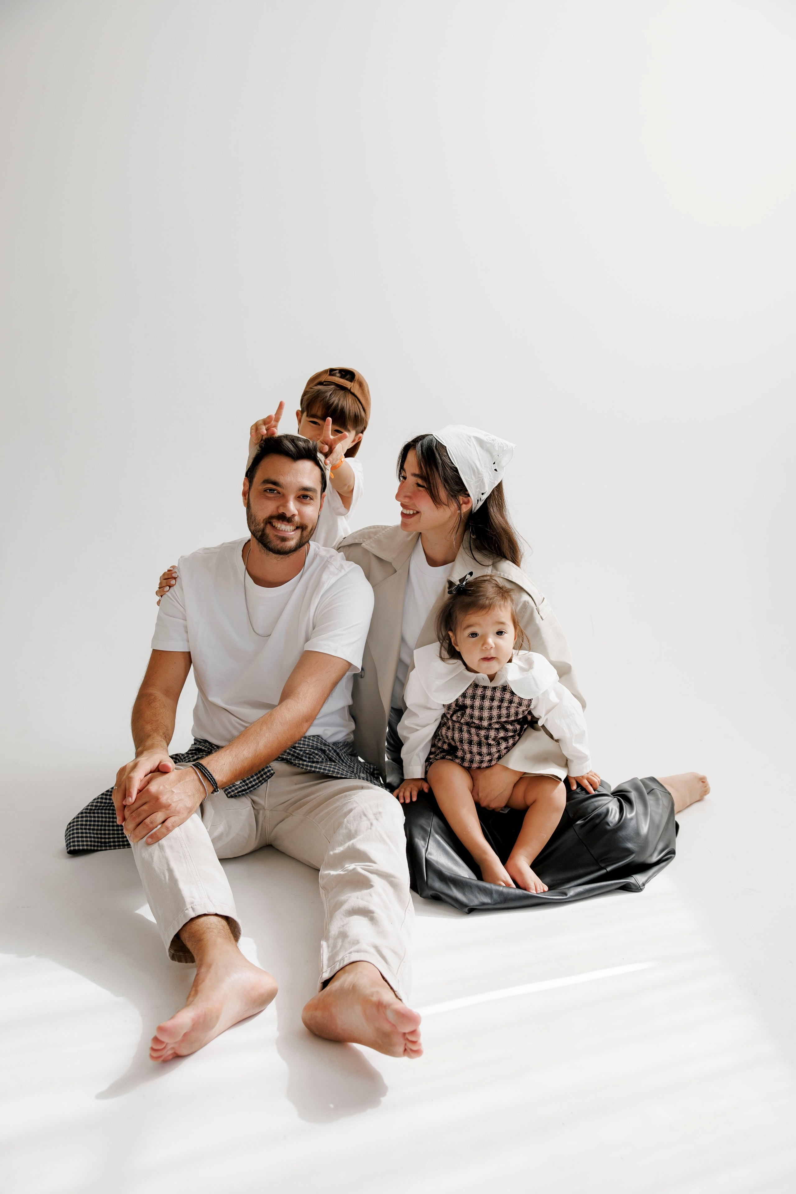Family photoshoot inside the studio. Wedding and family photographer