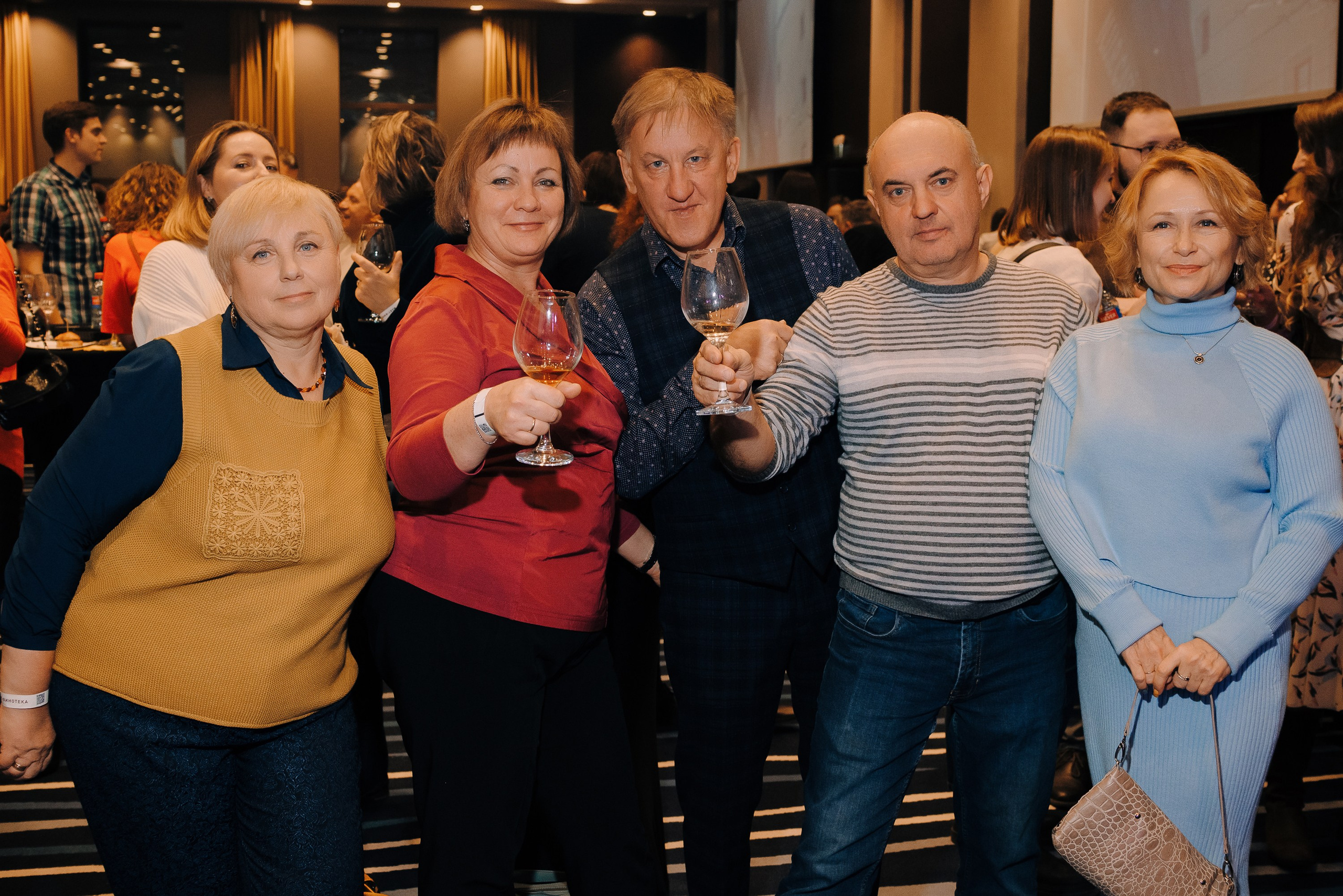 ФЕСТИВАЛЬ ВИНА И КРЕПКИХ НАПИТКОВ МАВТ-ВИНОТЕКА. Репортажный фотограф Зуев Роман г. Челябинск