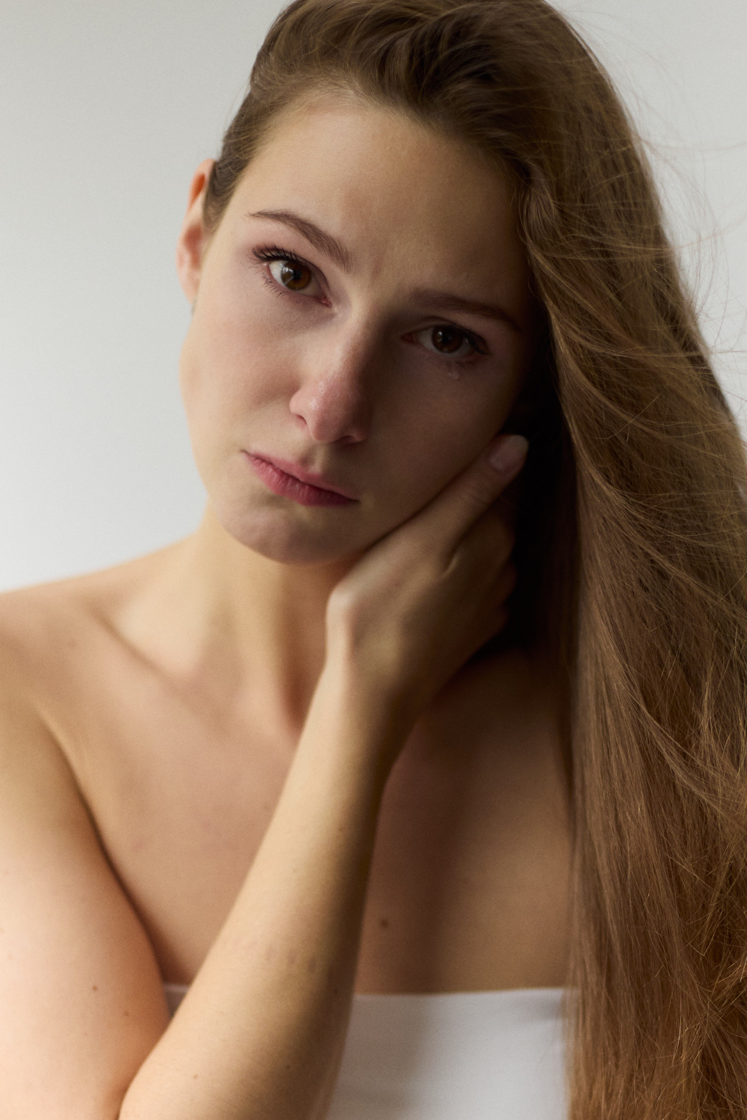 актерское портфолио для молодой девушки в студии, портретная фотосессия