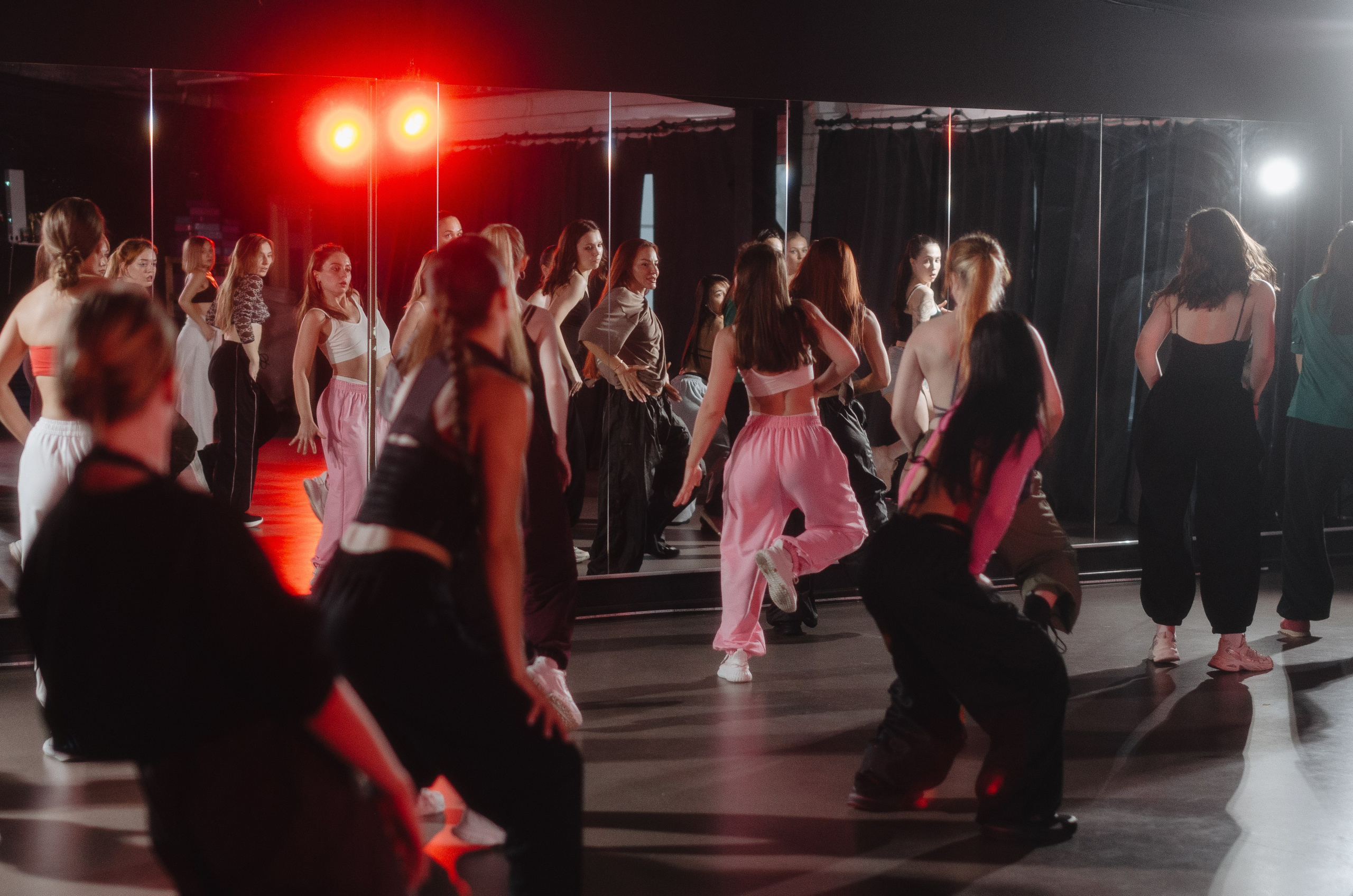 Мастер-классы по High Heels/Girly hip-hop от Оксаны ATTA. Денисова Аля — фотограф для парных съемок и индивидуальных историй в Барнауле