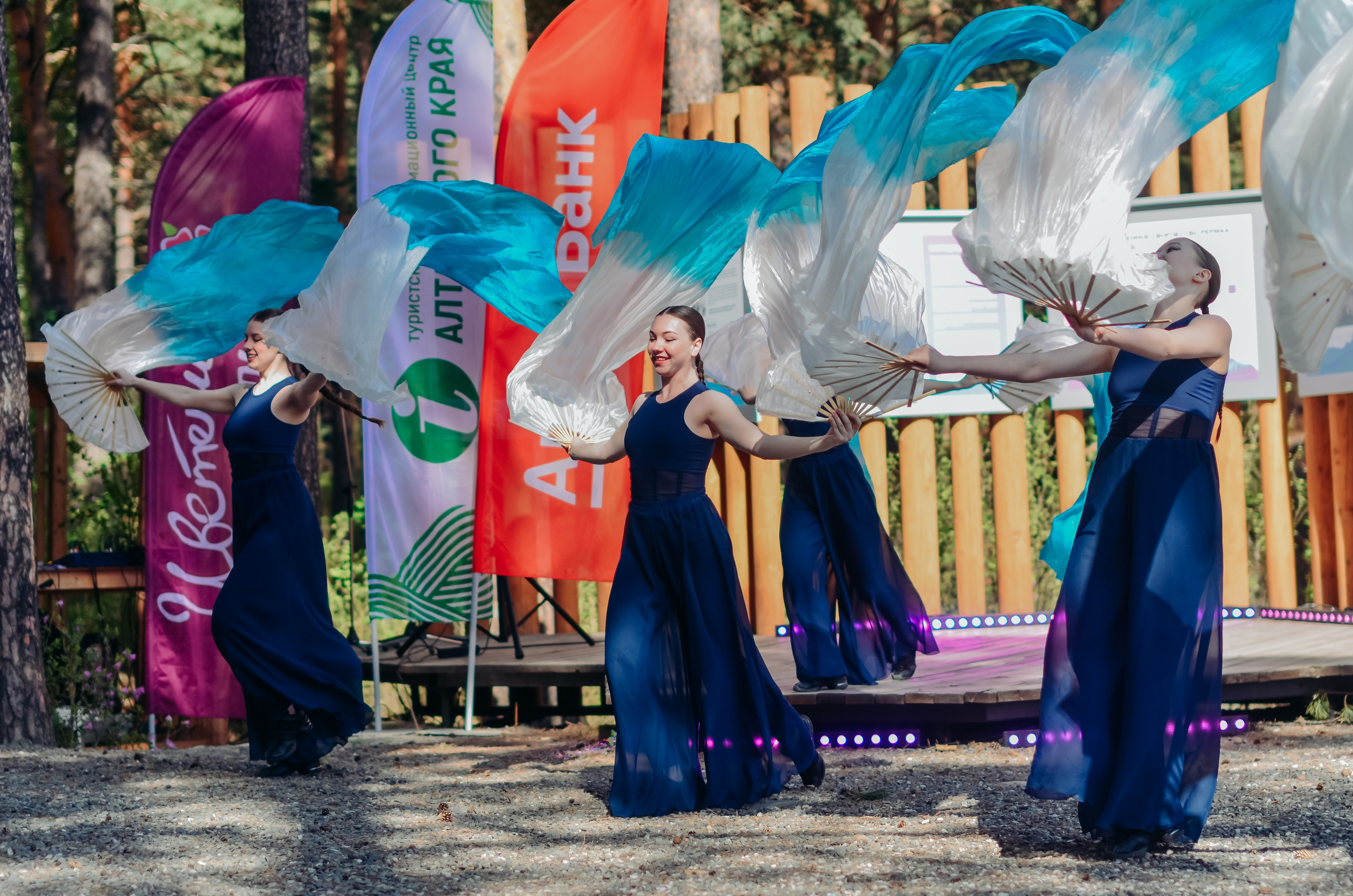 Фестиваль «Цветение Маральника на Алтае 2025». Фоторепортаж. Денисова Аля — фотограф для парных съемок и индивидуальных историй в Барнауле