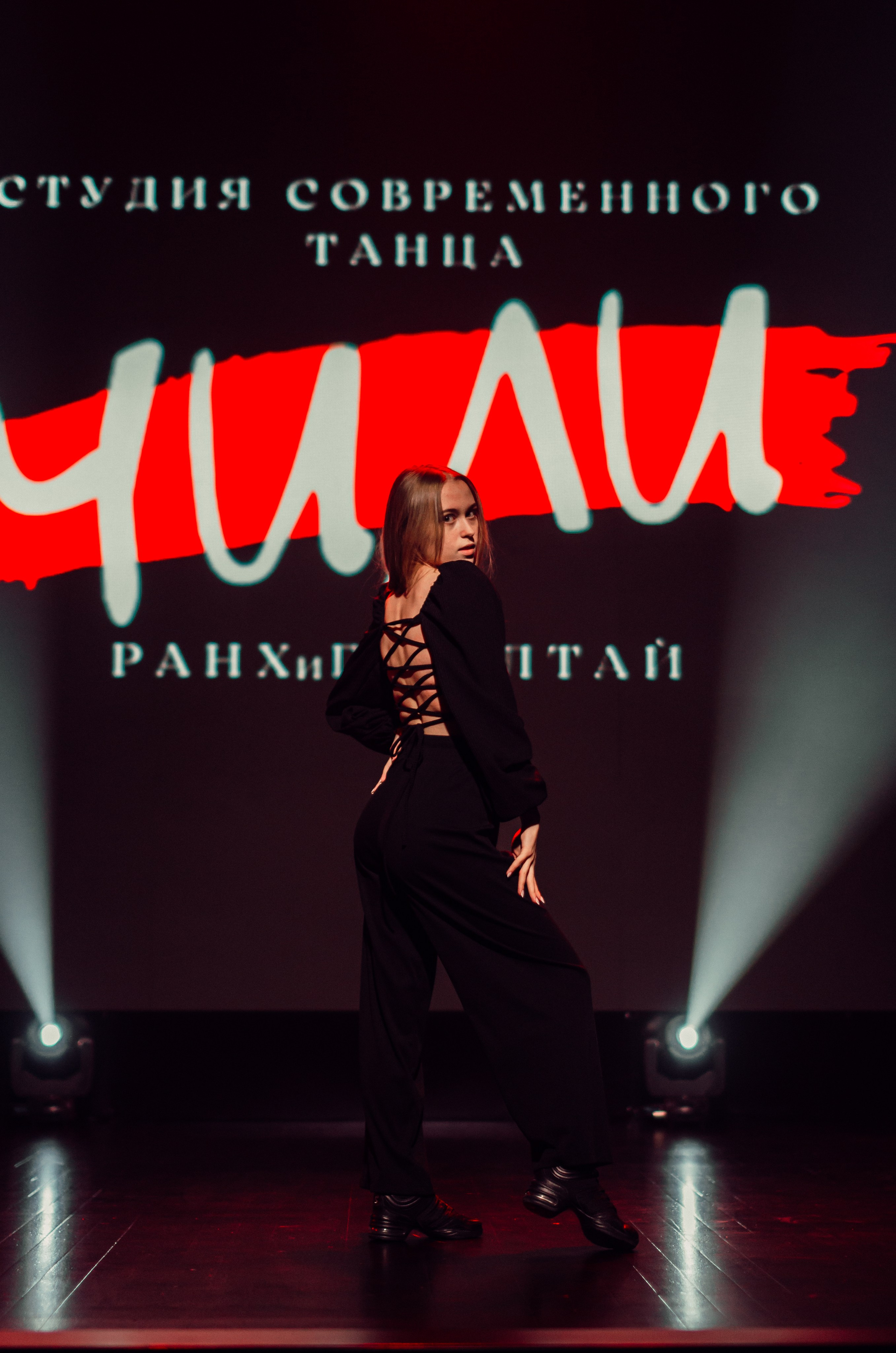 Групповая фотосъемка танцевального коллектива. Денисова Аля — фотограф для парных съемок и индивидуальных историй в Барнауле