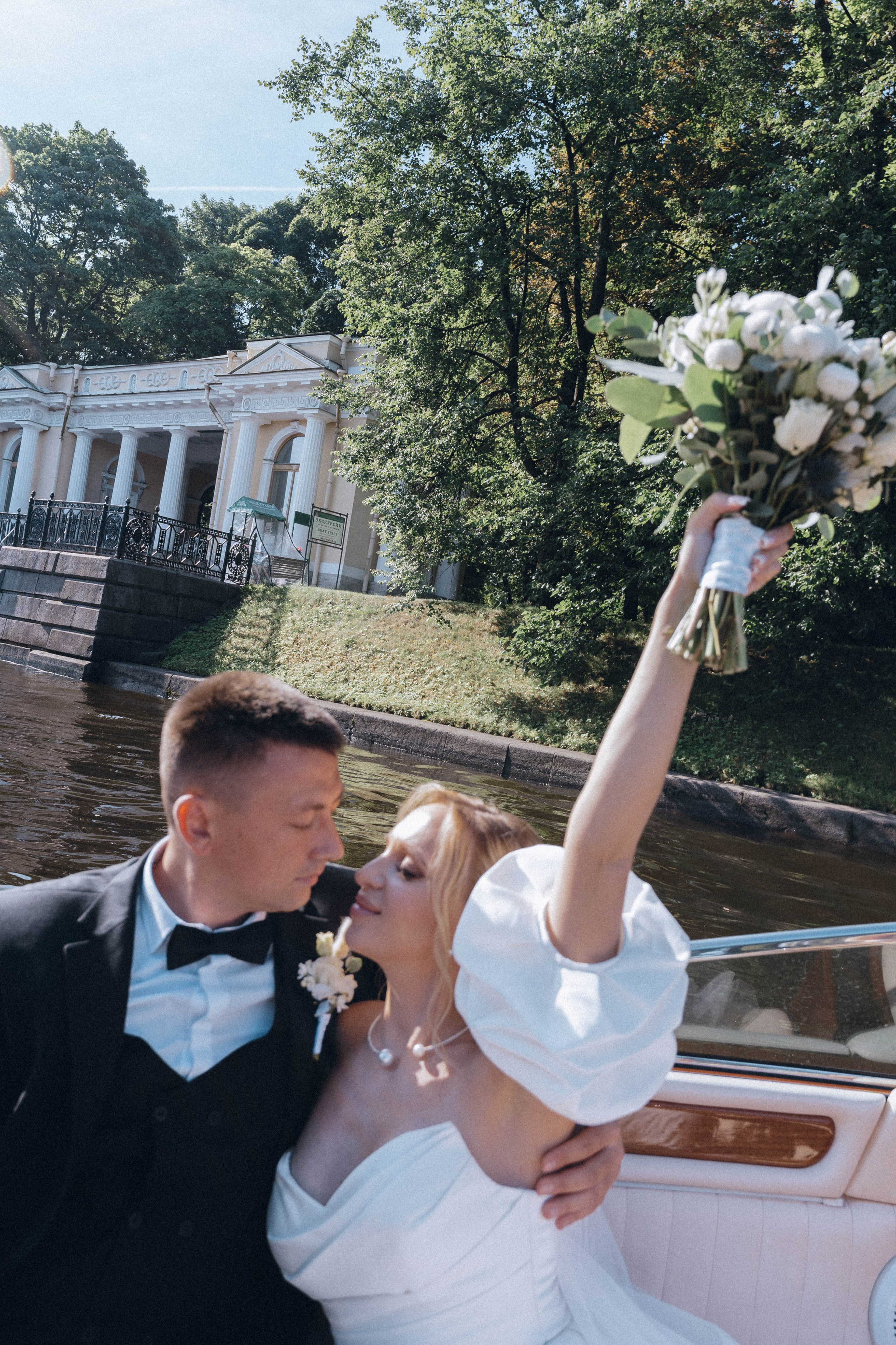 СВАДЕНБНАЯ СЬЕМКА НА КАТЕРЕ ПО КАНАЛАМ САНКТ-ПЕТЕРБУРГА И В АКВАТОРИИ НЕВЫ. Профессиональный фотограф, Санкт-Петербург — Виктория Богомолова