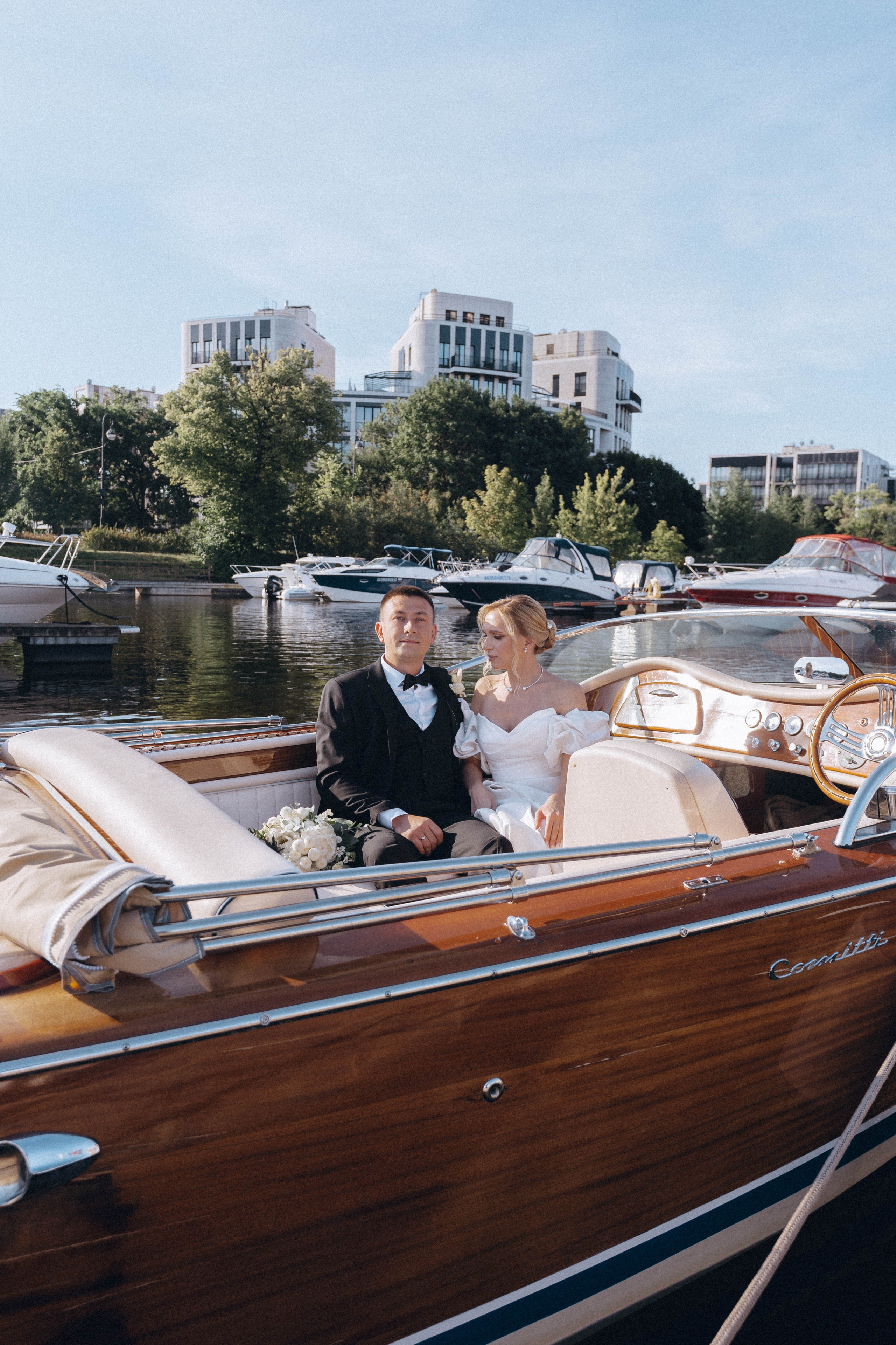 СВАДЕНБНАЯ СЬЕМКА НА КАТЕРЕ ПО КАНАЛАМ САНКТ-ПЕТЕРБУРГА И В АКВАТОРИИ НЕВЫ. Профессиональный фотограф, Санкт-Петербург — Виктория Богомолова