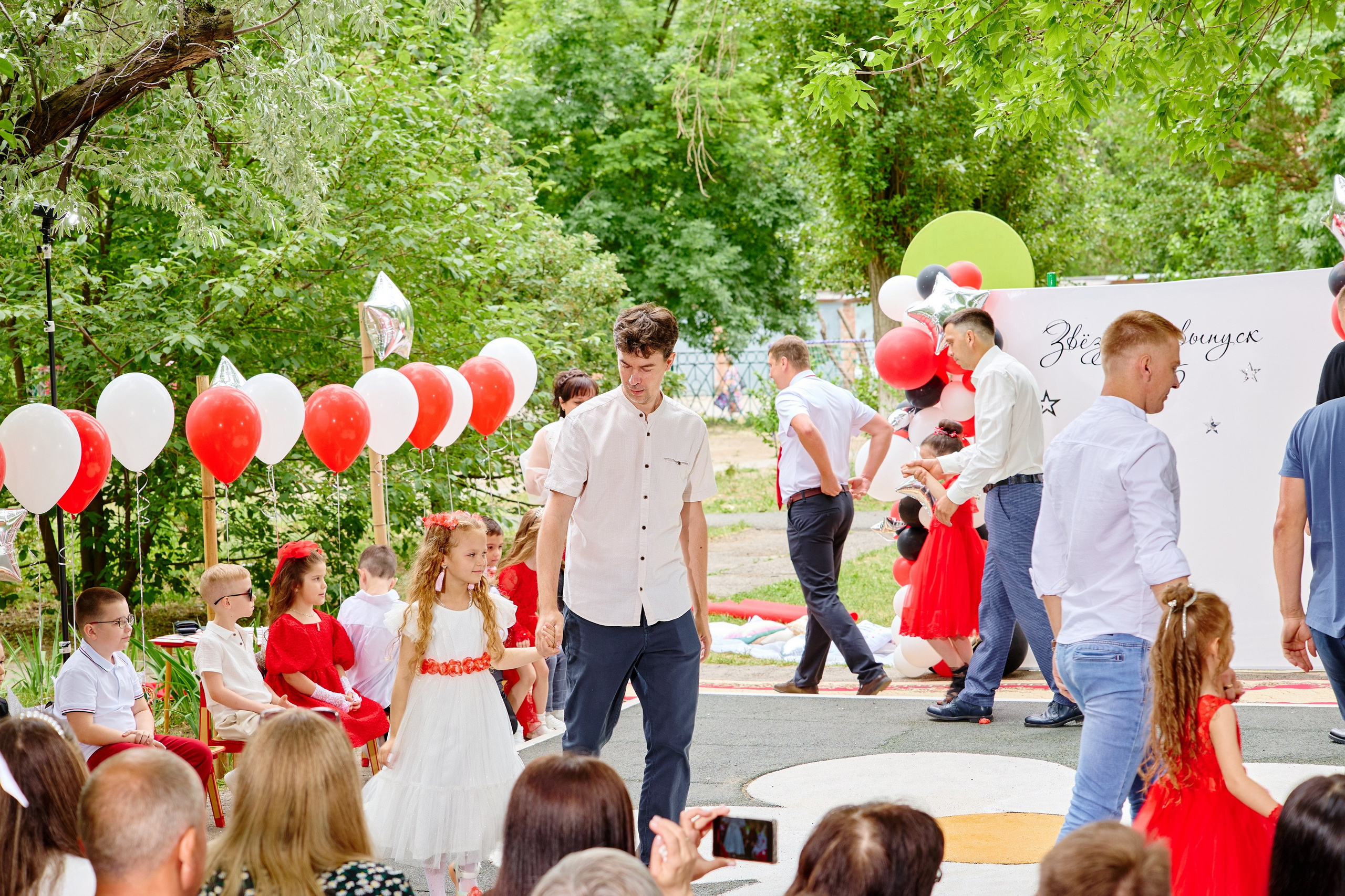 Выпускной 45 сад. Фотограф Выпускные альбомы Таганрог Сергей Коробченко