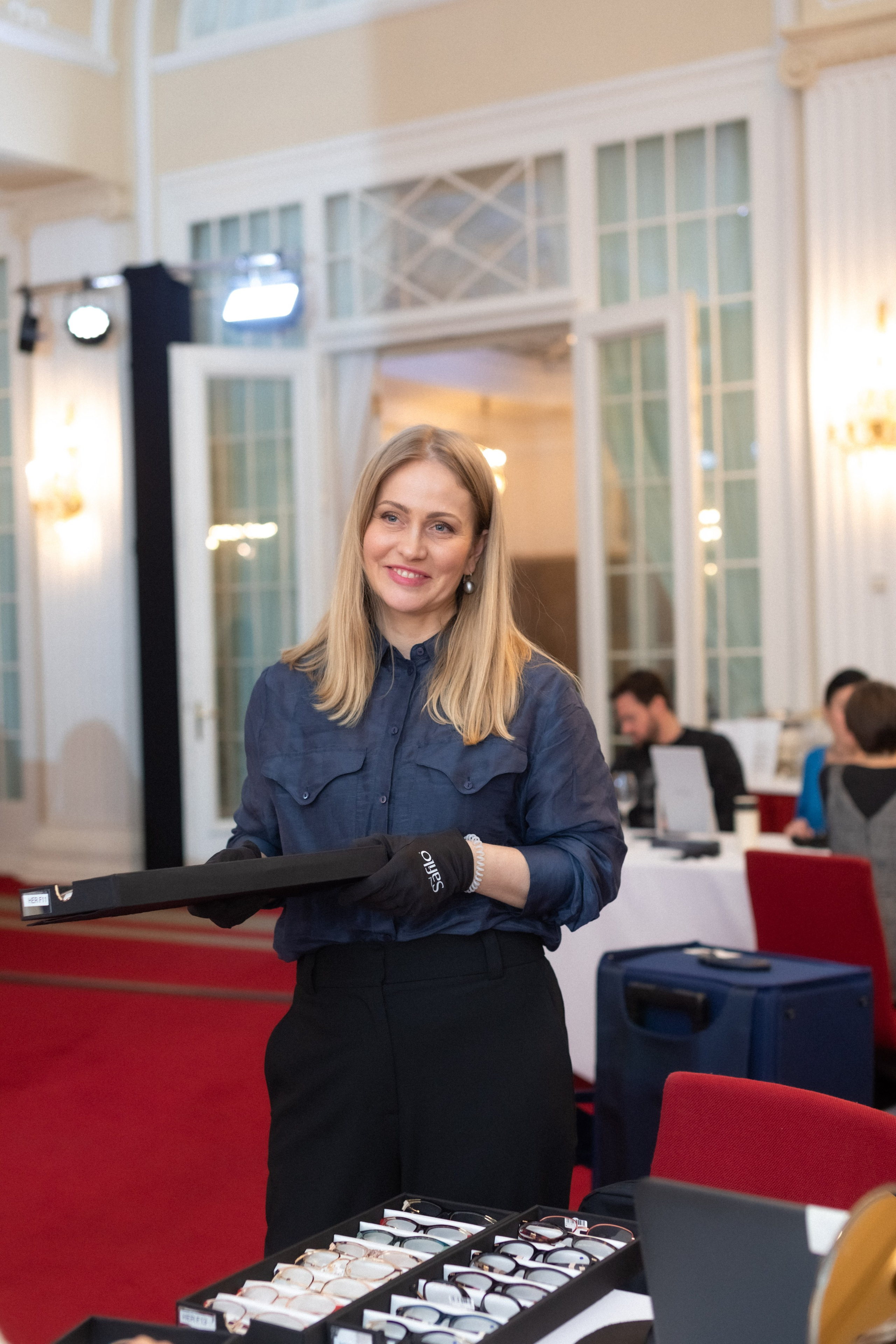 Safilo Group — Buying days in St. Petersburg. Двойняшки-фотографы Анна и Анастасия в Санкт-Петербурге