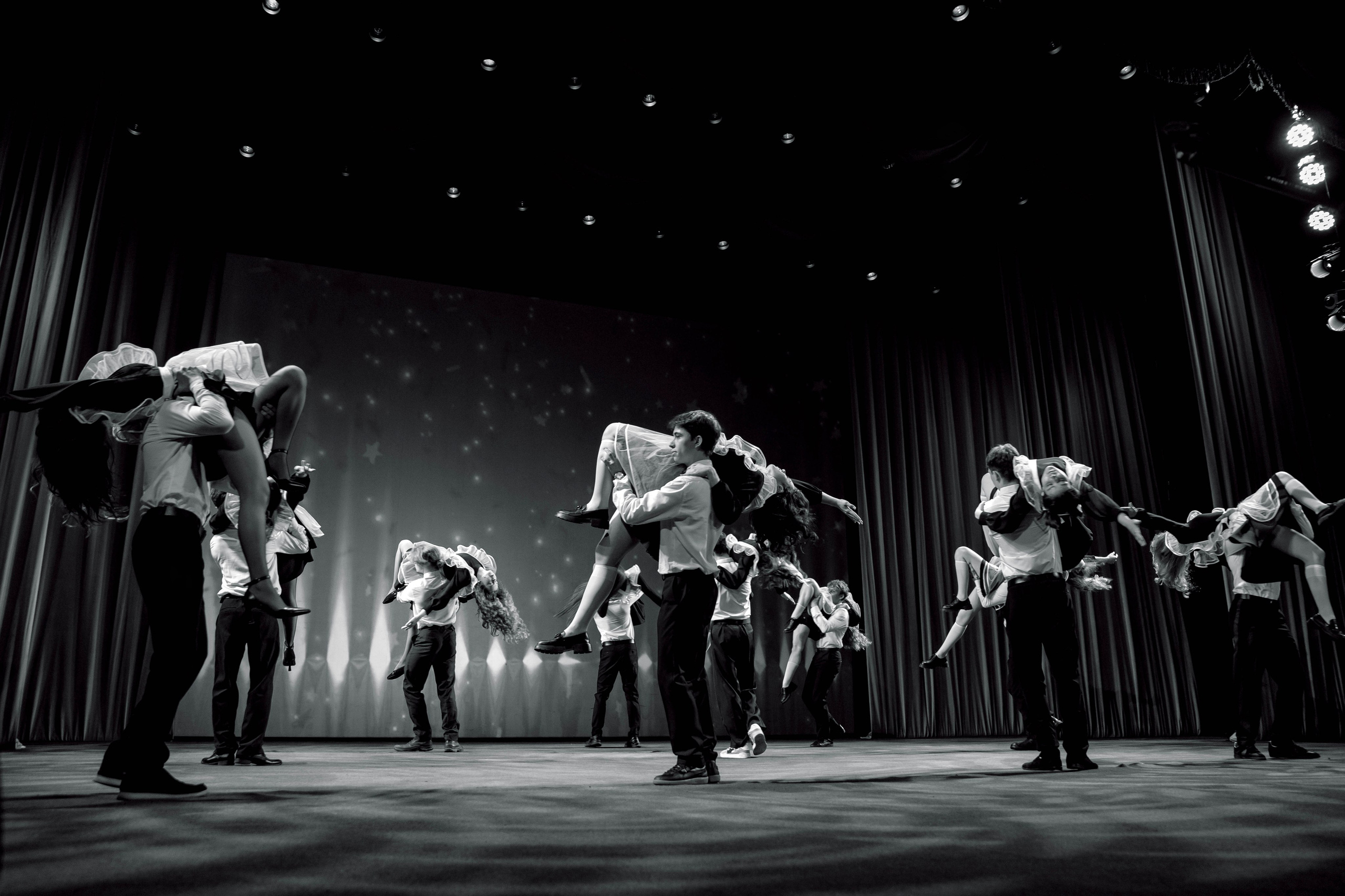 Гимназия 25 — последний звонок (Драм Театр). Свадебный фотограф Иркутск, репортажный фотограф Иркутск