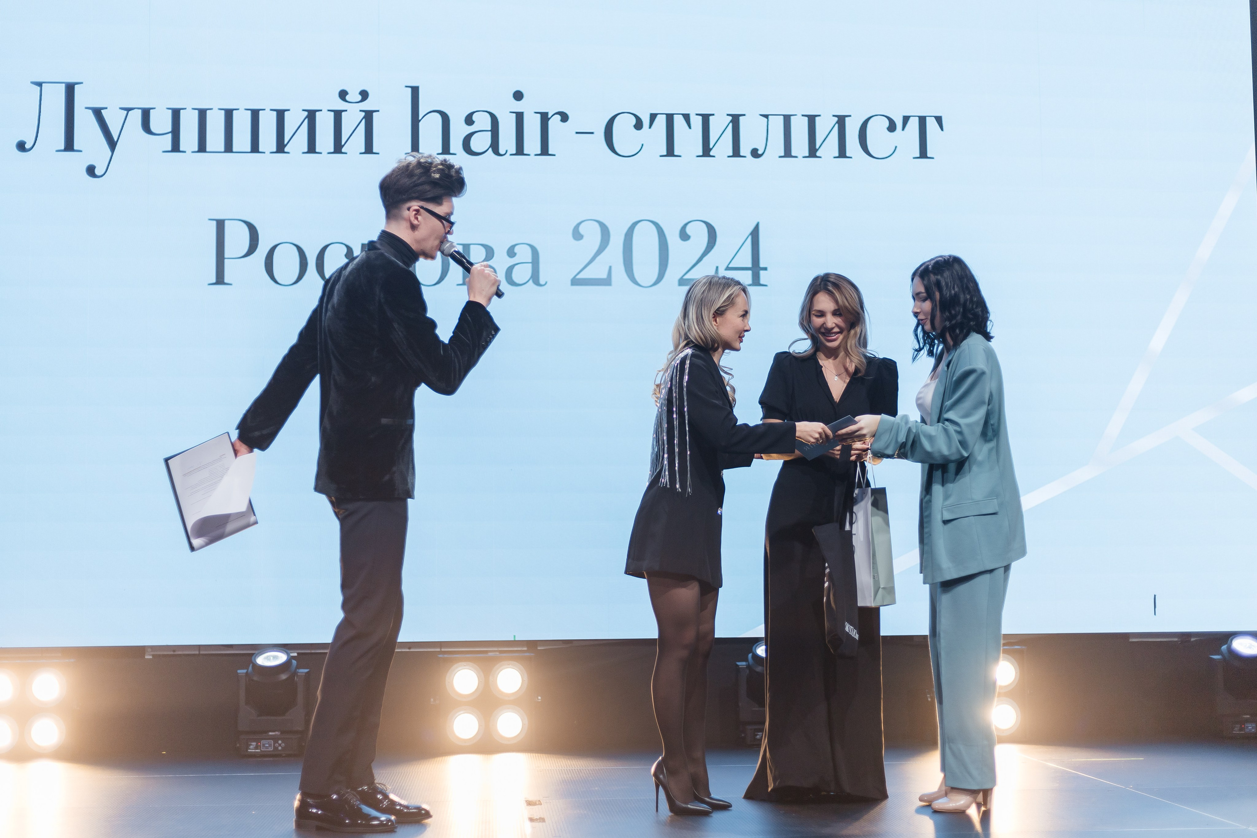 Церемония Shopping года 2024 в Ростове. Репортажный фотограф в городе Ростов-на-Дону Даниил Молодовский