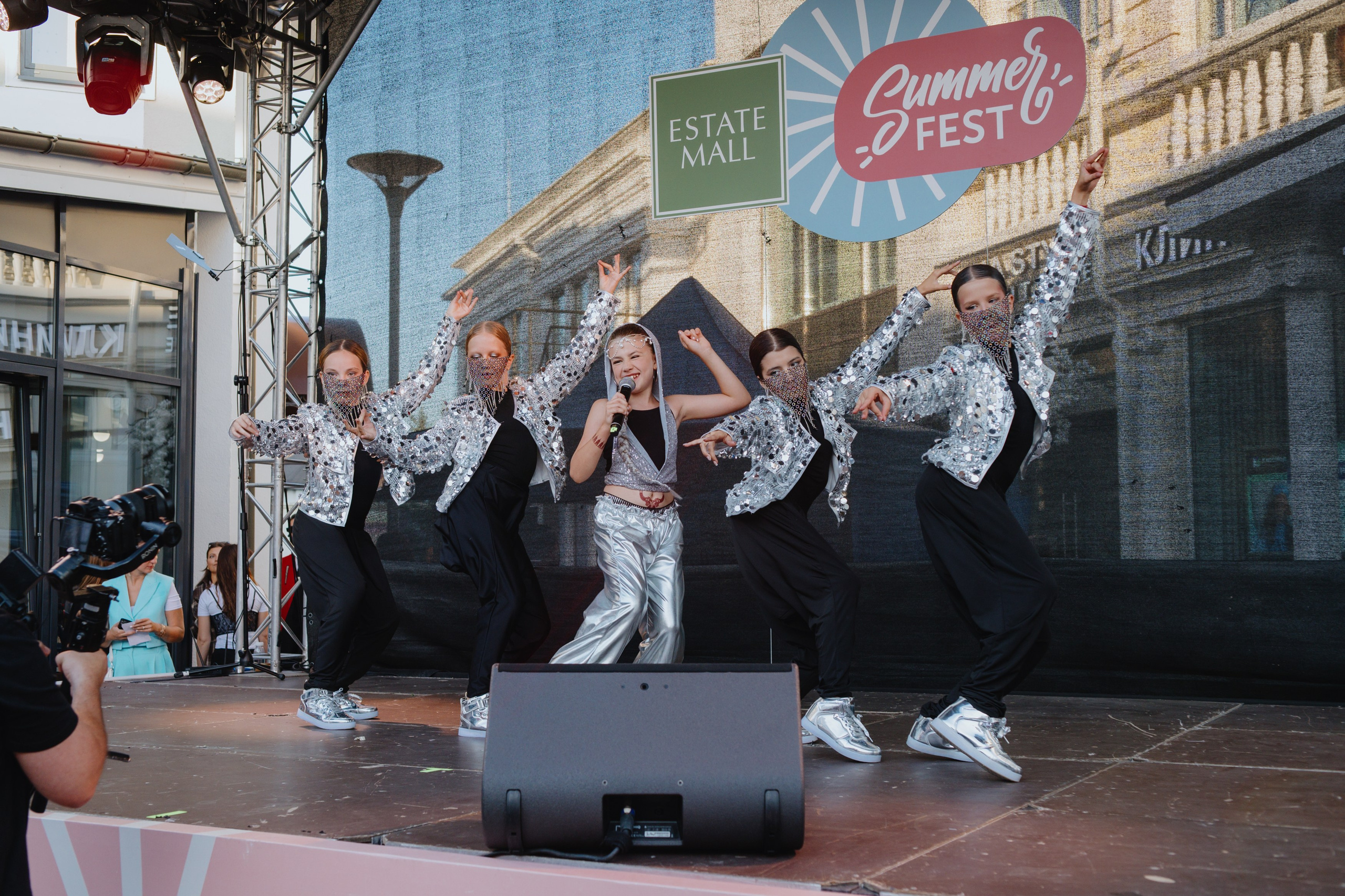 EstateMall SUMMER FEST. Бэкстейдж и репортажный фотограф в Москве Артем Онацко