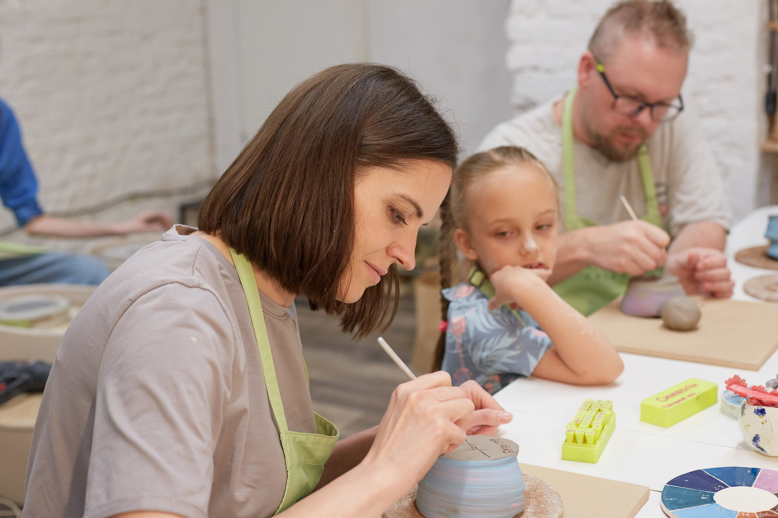 Семья в гончарной мастерской. Budanovaphoto.ru