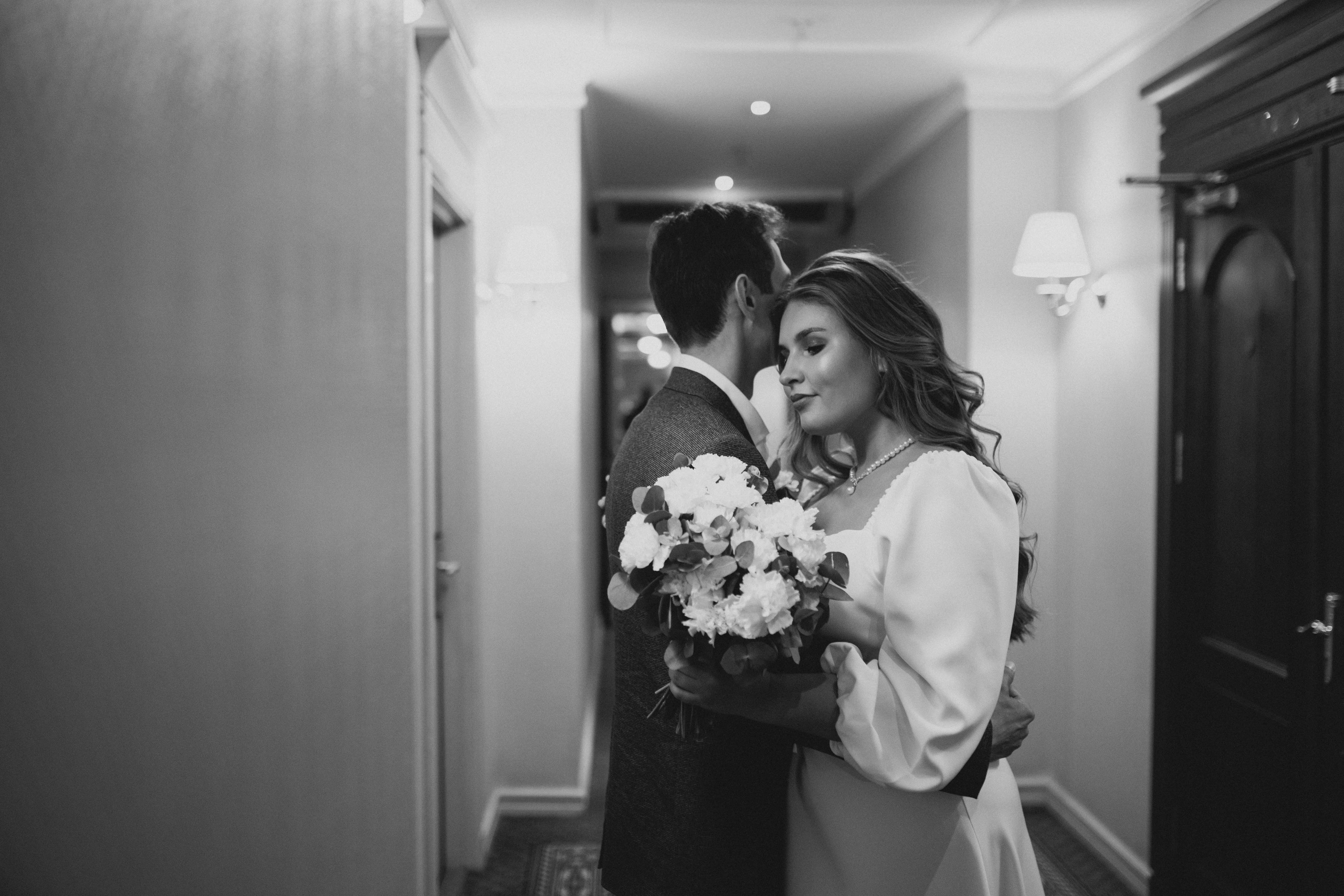 Свадебная фотосессия в Москве в отеле. Фотограф Валерия Горбунова Подольск Бутово Видное Щербинка