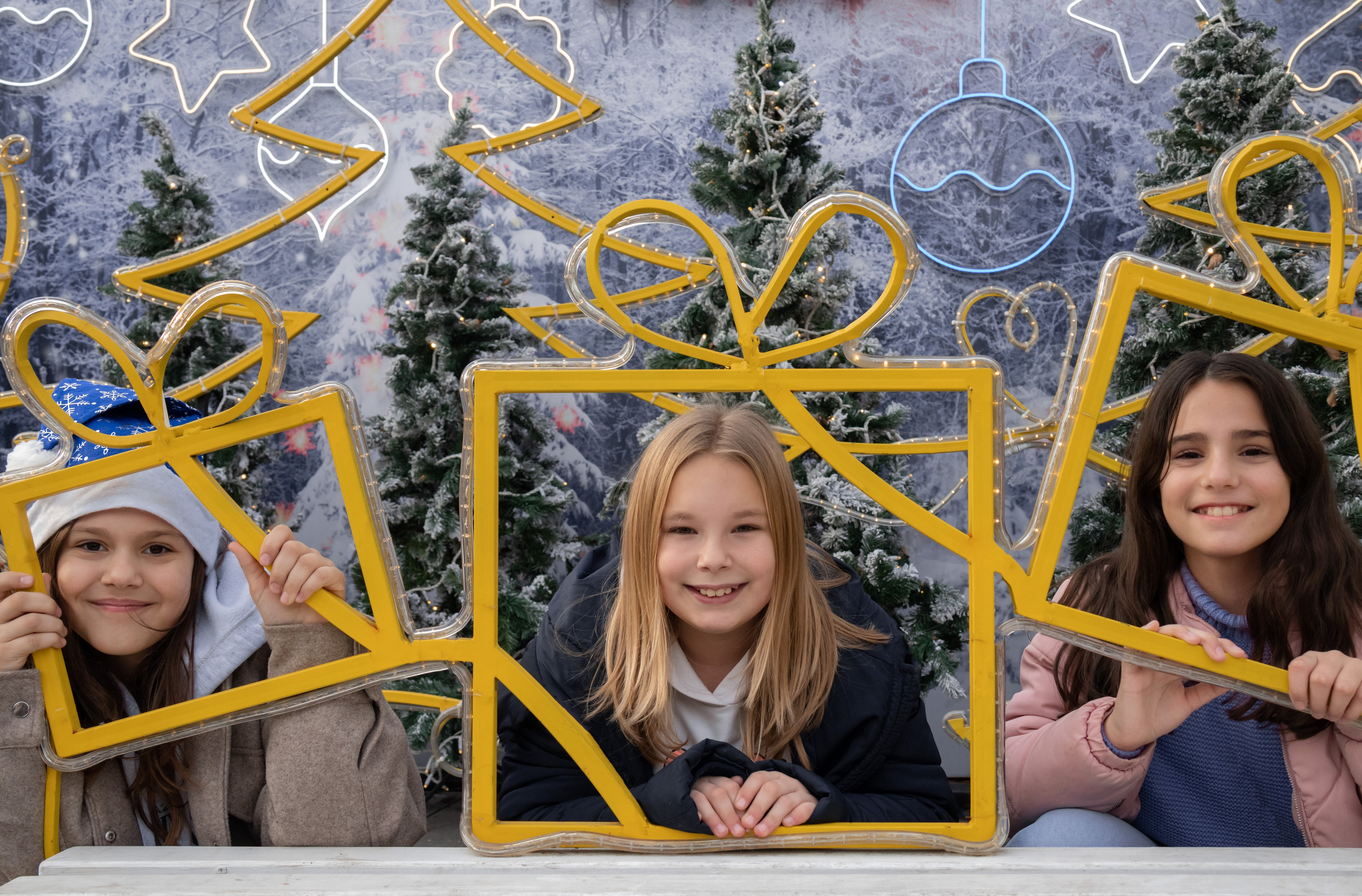 New year photosession for kids and friends. Portrait photographer in Tivat Montenegro Katerina Kirsanova