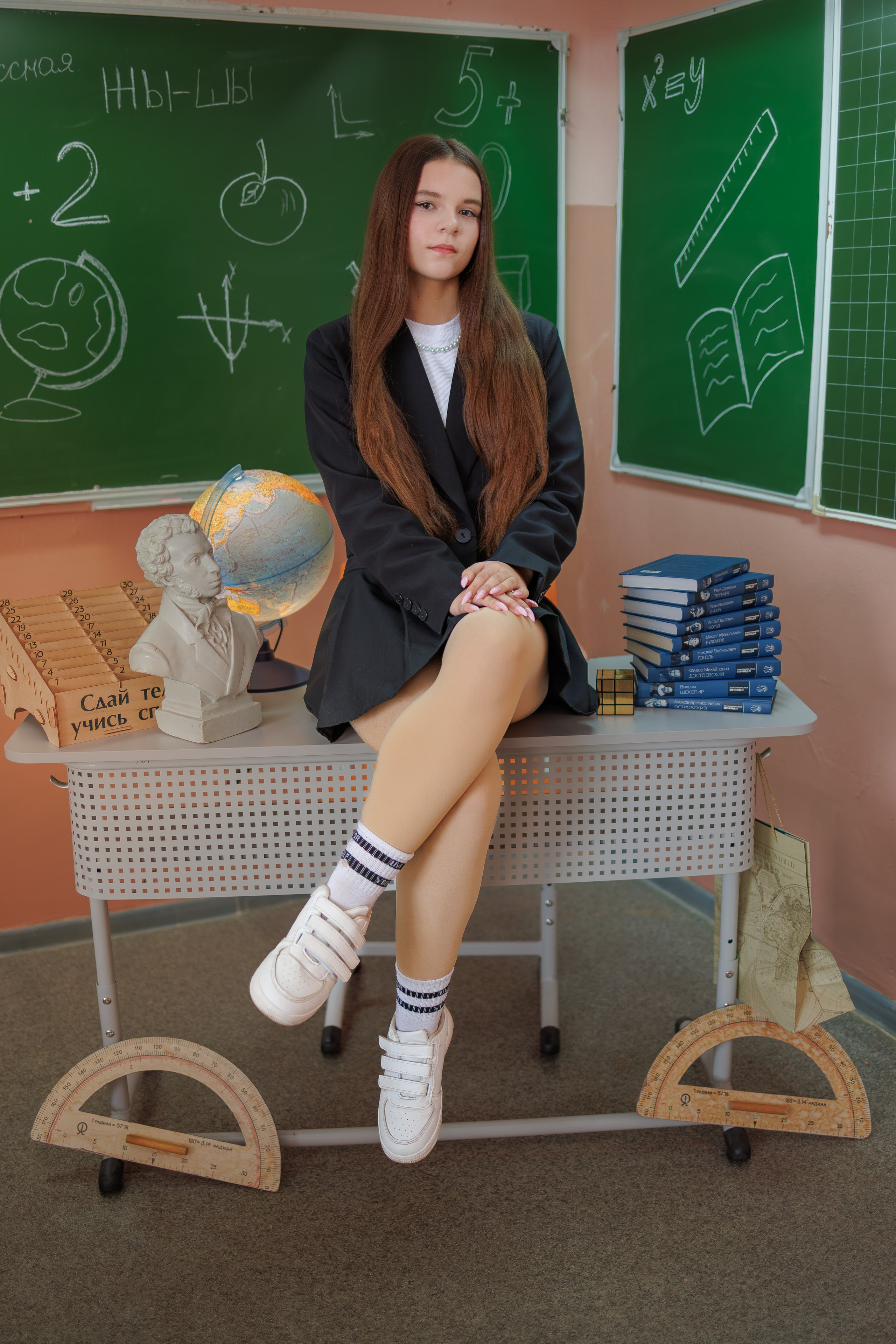 Позы для школьной фотосессии. Фотограф Медногорск Кувандык Оксана Шерехода свадебные, семейные, индивидуальные, школьные фотосессии. Печать фотоальбомов