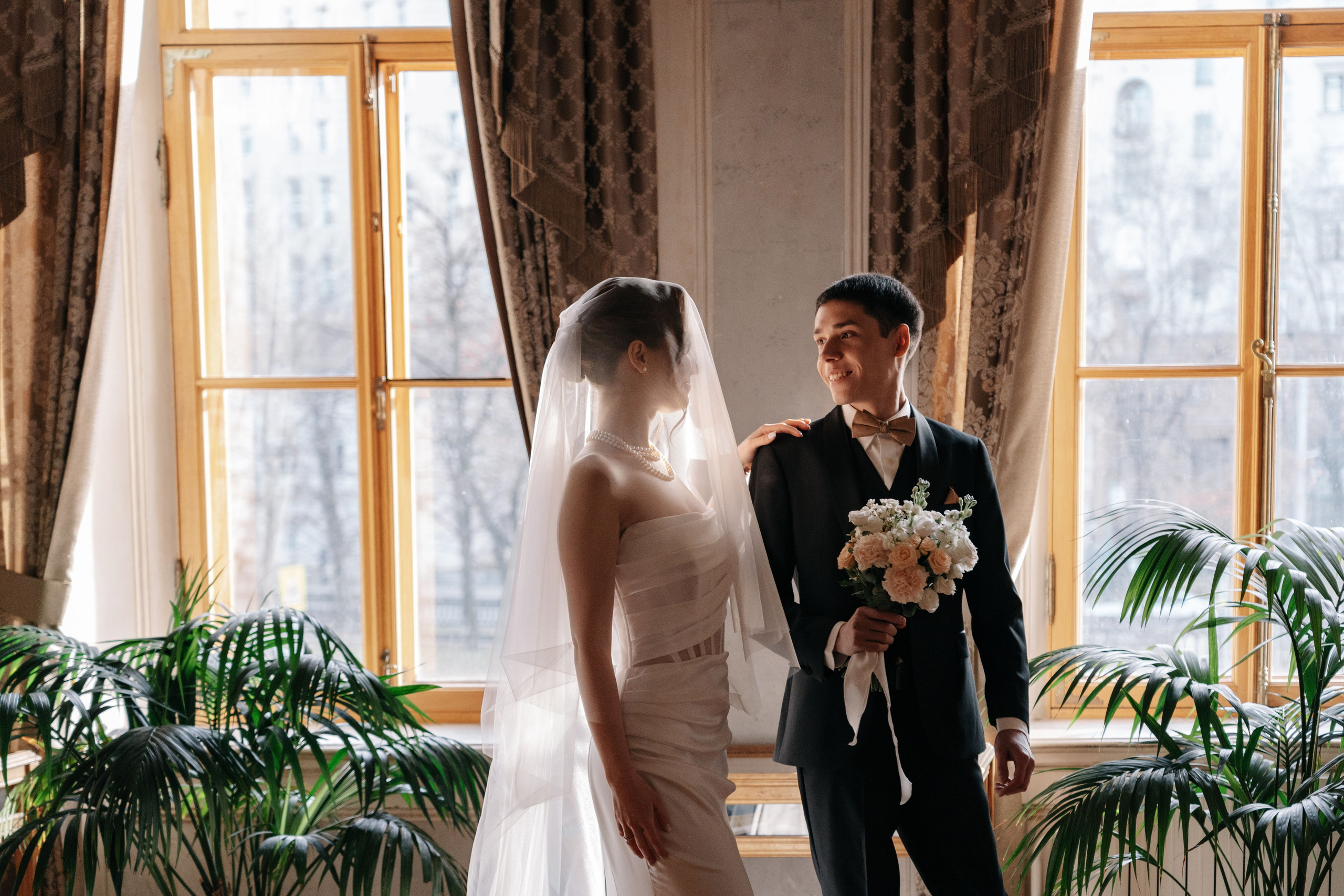 Свадебная фотосессия в Библиотеке читальне им. Пушкина