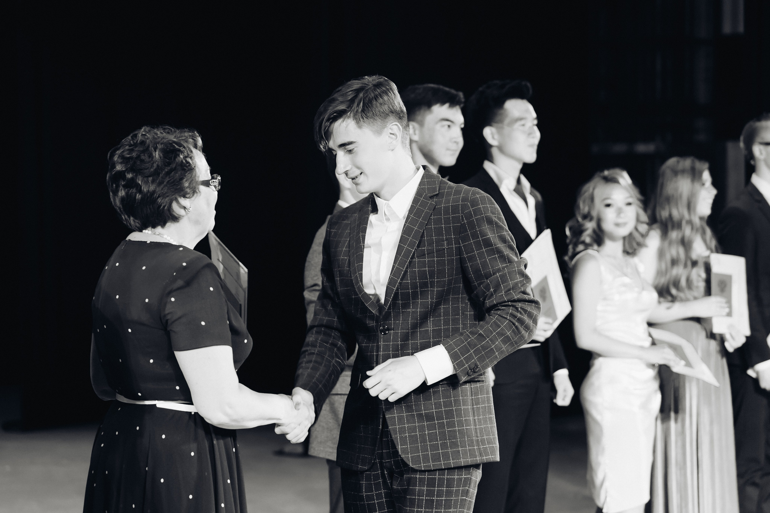 Вручение аттестатов 14 Гимназия. Свадебный и семейный фотограф в Улан-Удэ