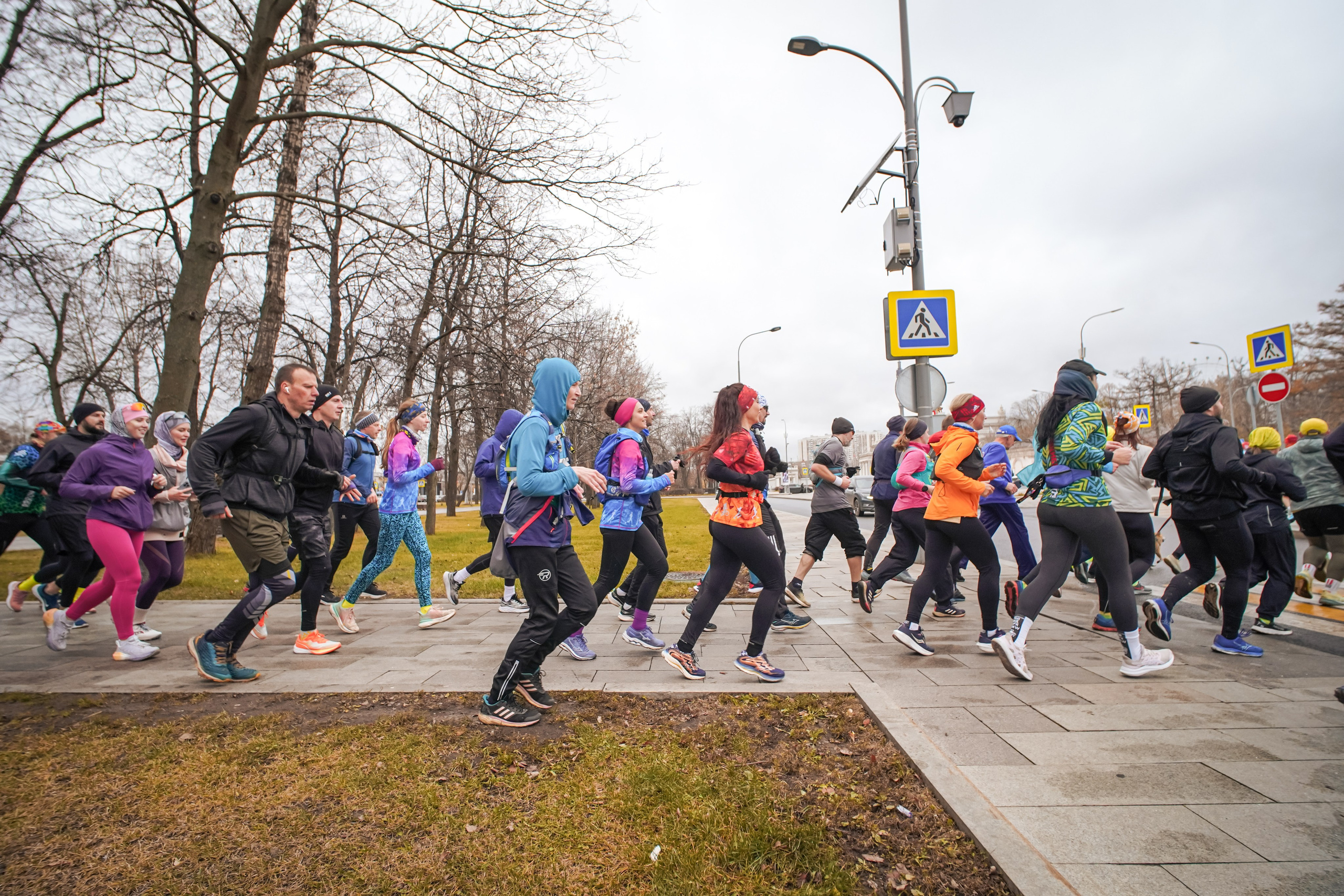 #марафонудома #яuzarun 2024 2-я петля, группа 6:30. Роман Капилюшов. Бег. Фото. Видео. г. Люберцы