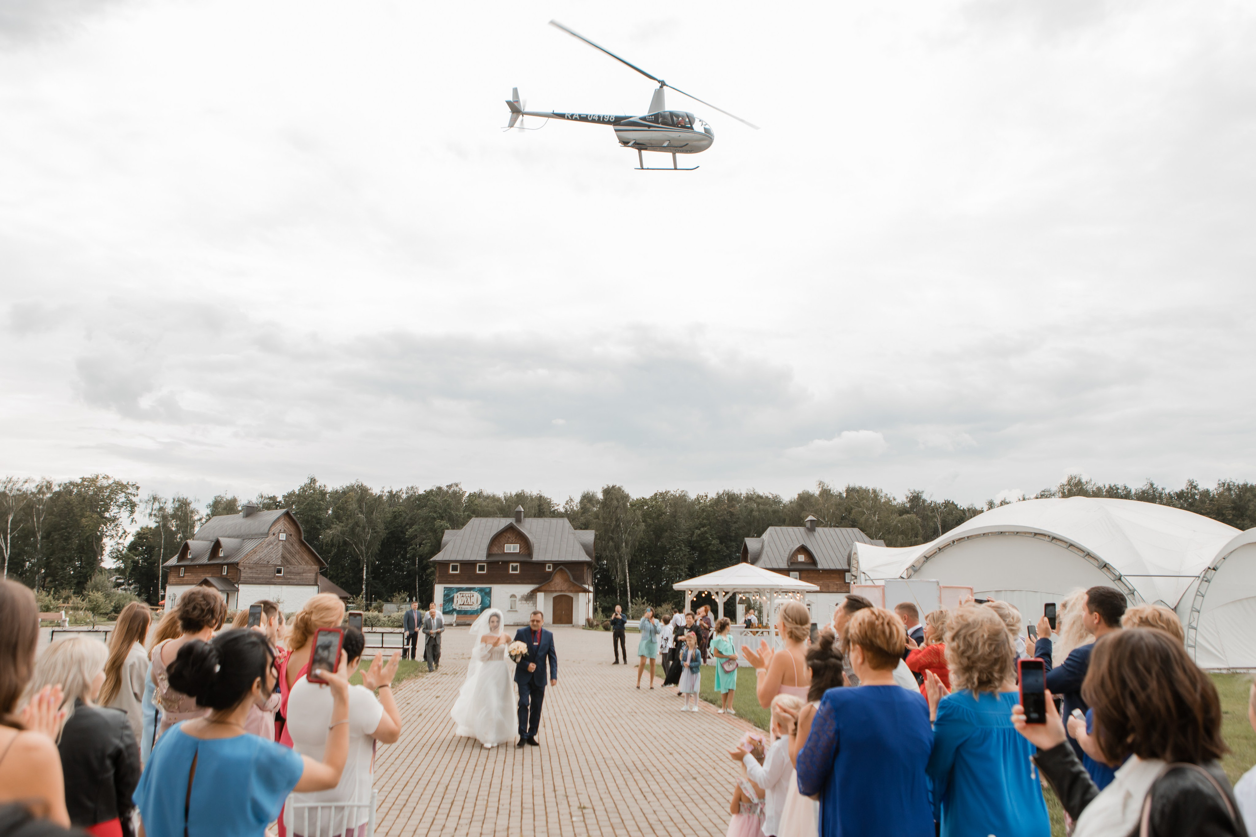 Свадебная фотосессия Сергея и Татьяны. Наша свадебная сказка. Видеосъемка и фотосъемка свадеб. Фотограф и оператор на свадьбу. Видеосъемка подкастов, собственная видео-фотостудии. Предметная фотосъемка