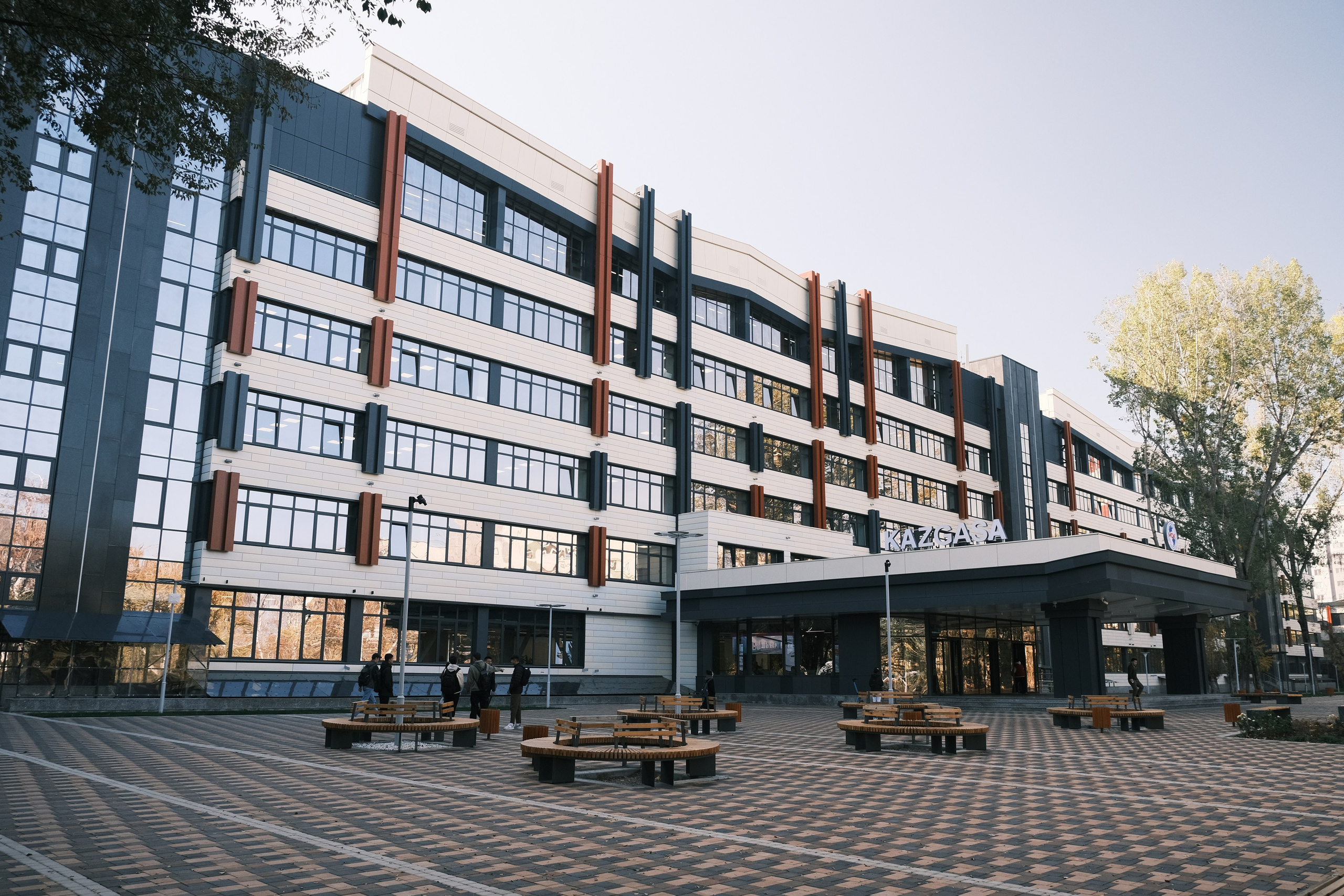 Интерьеры и Экстерьеры. Портреты и репортажные съемки с душой: ваш уникальный момент в объективе Руфата, профессионального фотографа Алматы