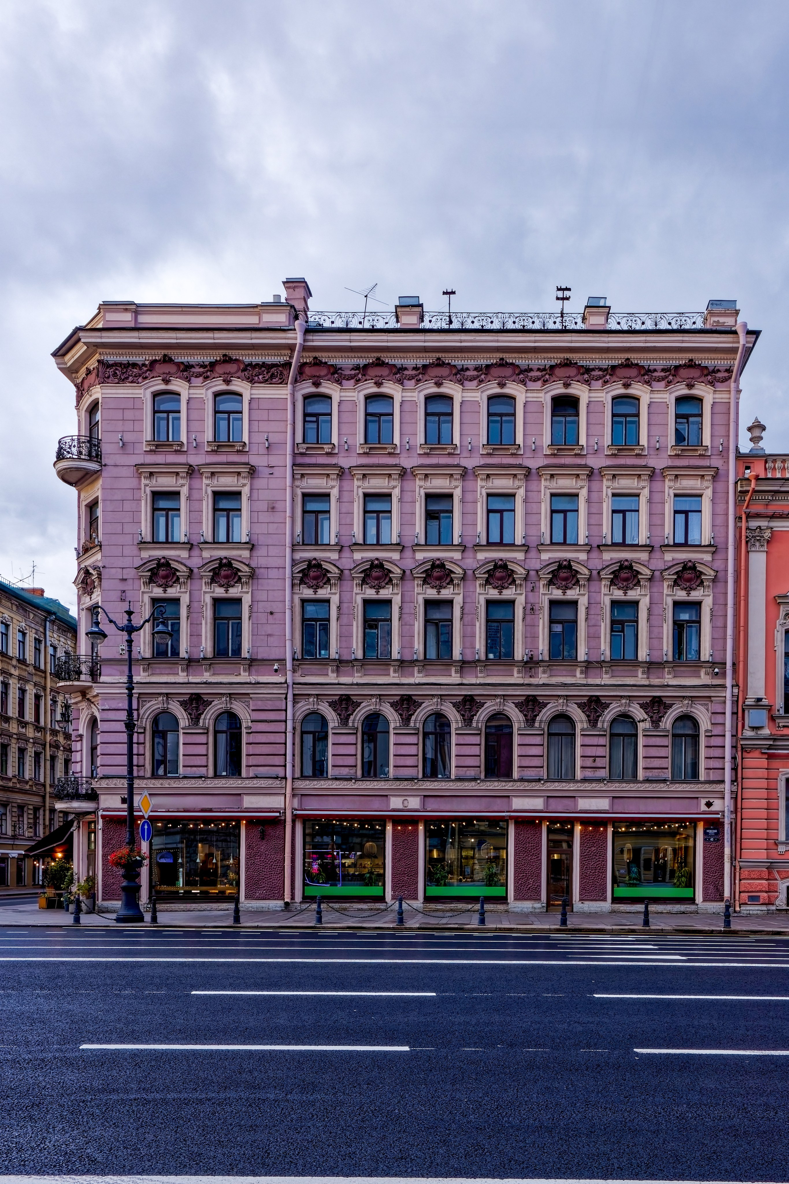 Санкт-Петербург, Невский проспект, дом 43. Дом великого князя Сергея Александровича. 1825 (1900) год. Александр Васильевич Архитектор Кащенко (перестройка). 