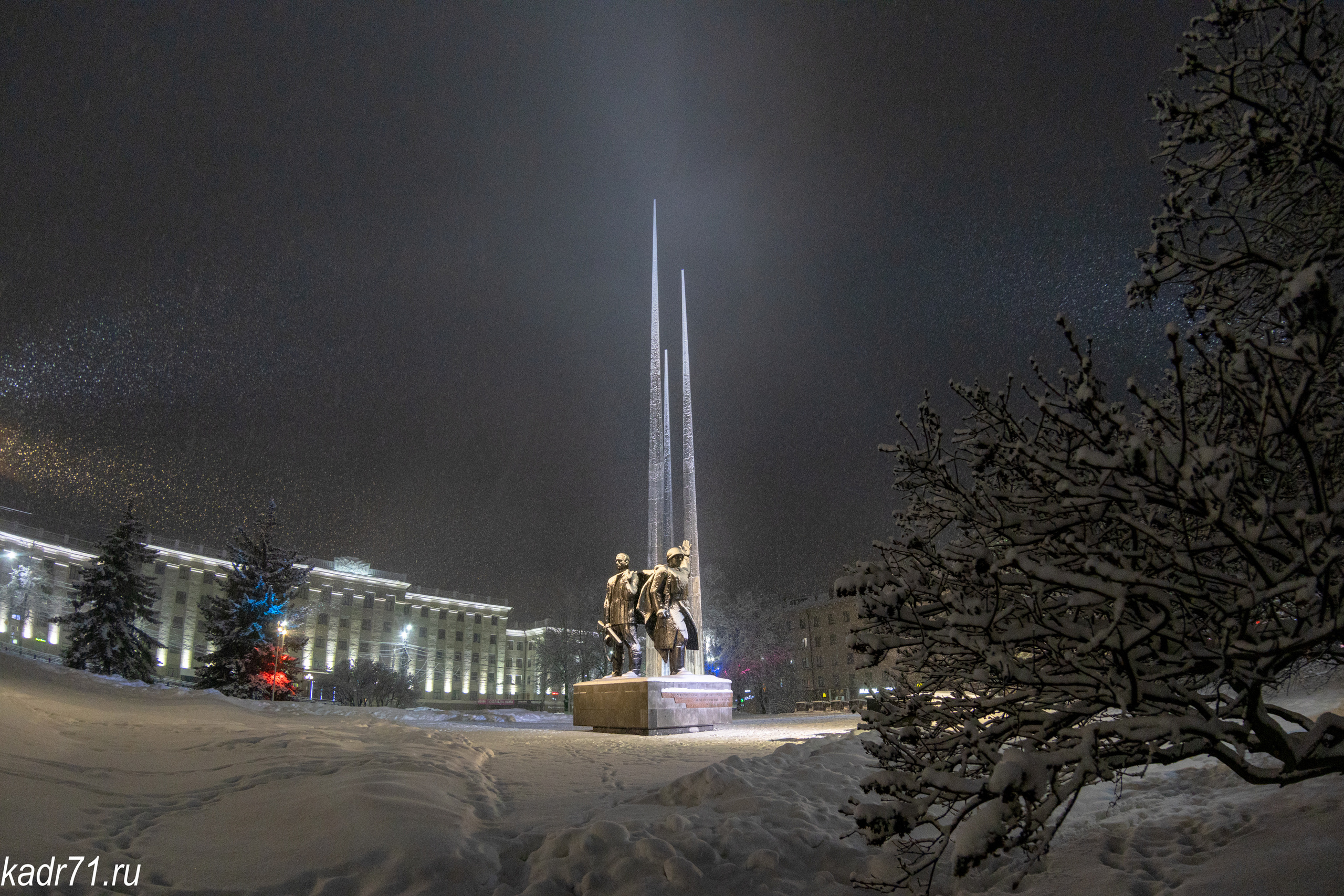 Мемориал «Три Штыка» на «Площади Победы» в г. Тула. Фотограф в Туле Крупский АнДРей. Фотостудия «КАДР71» в Туле