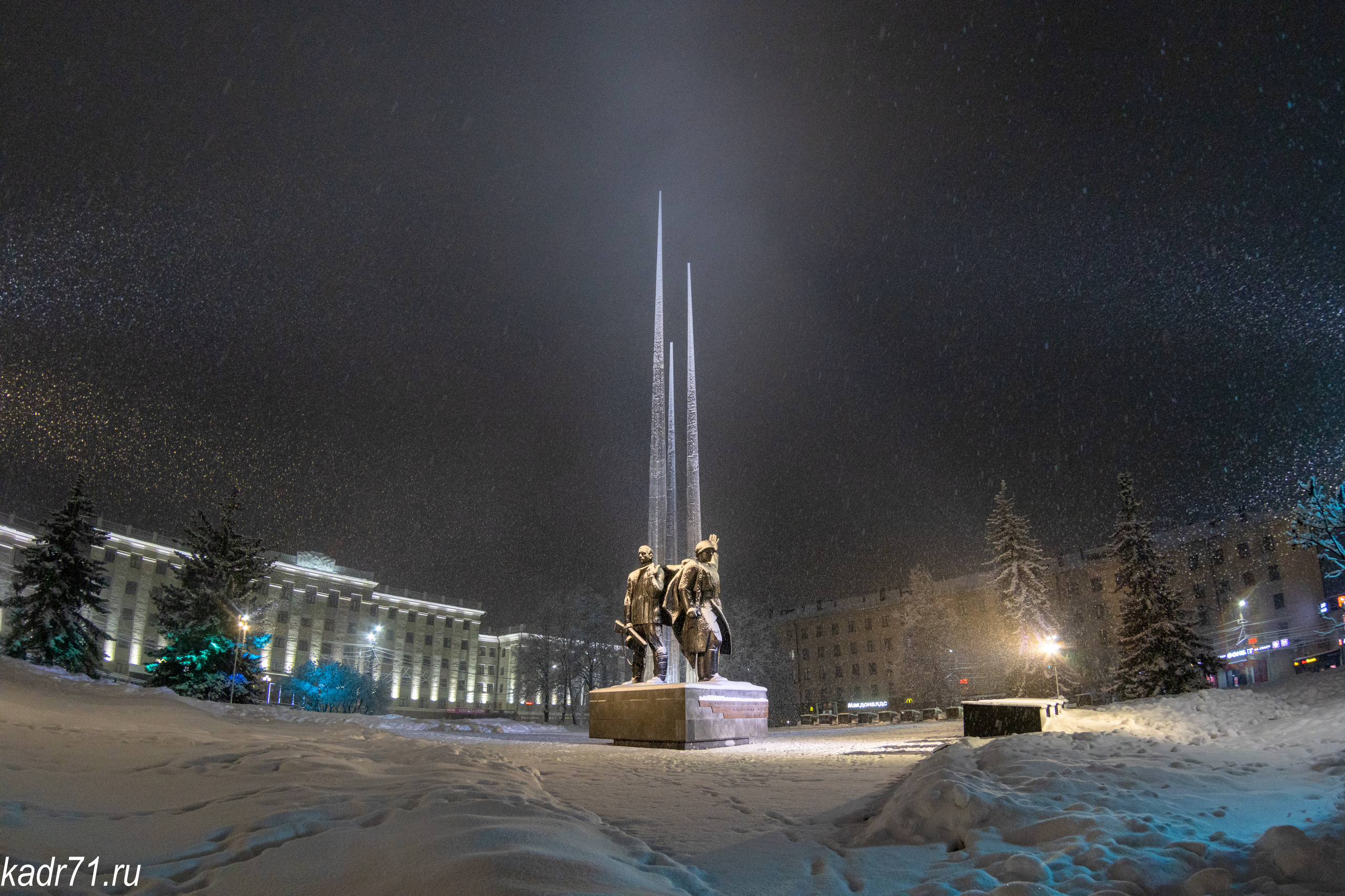 Мемориал «Три Штыка» на «Площади Победы» в г. Тула. Фотограф в Туле Крупский АнДРей. Фотостудия «КАДР71» в Туле