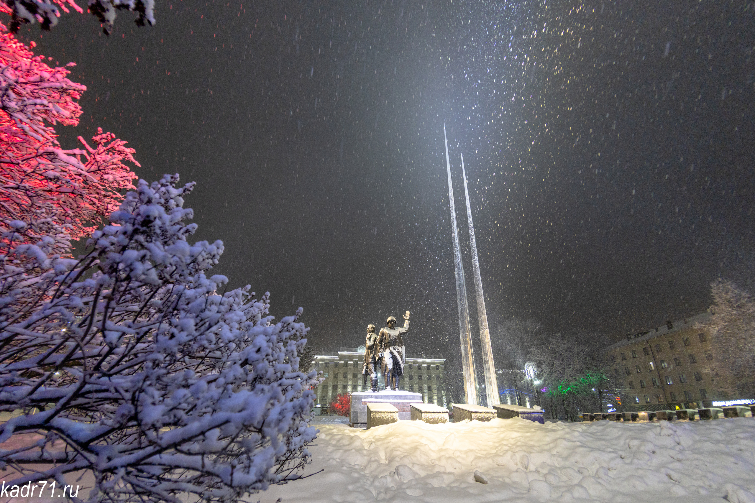 Мемориал «Три Штыка» на «Площади Победы» в г. Тула. Фотограф в Туле Крупский АнДРей. Фотостудия «КАДР71» в Туле