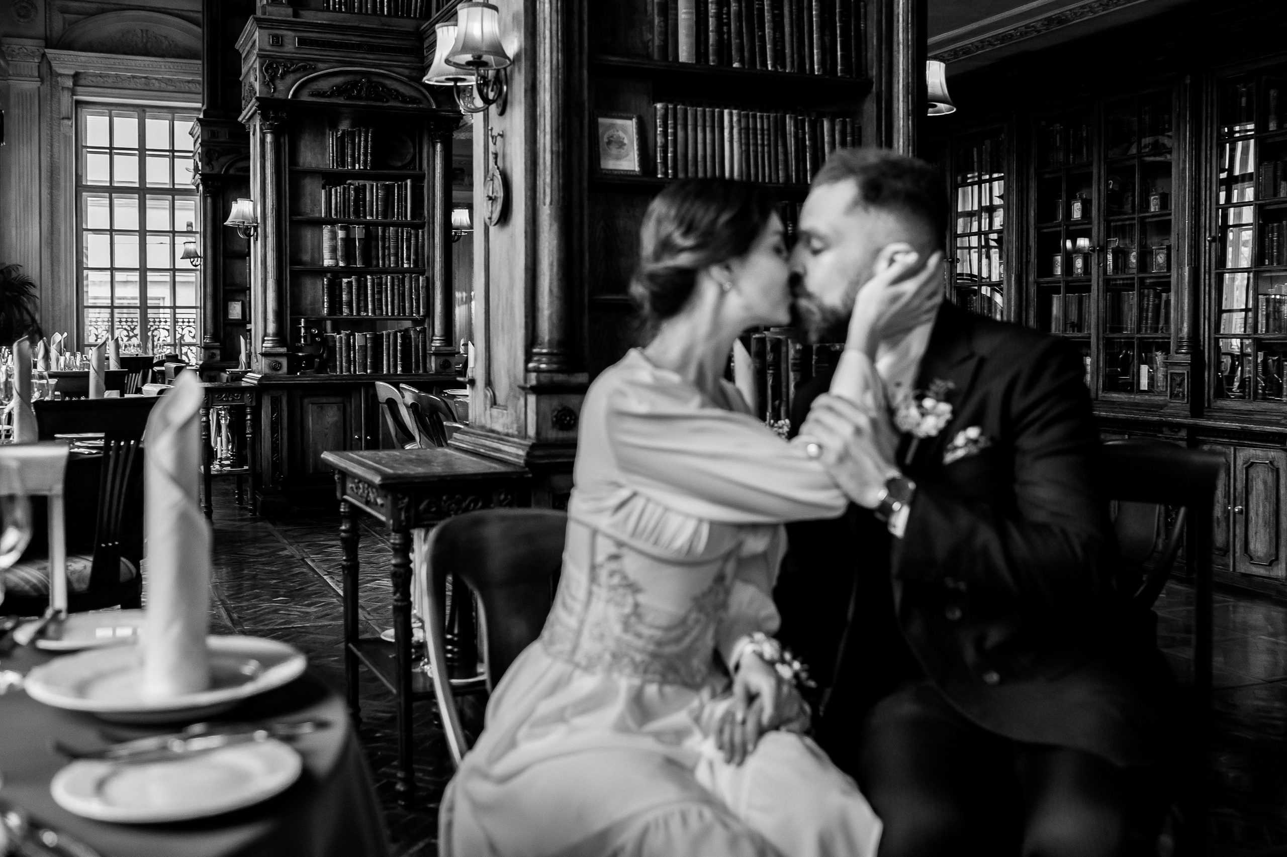 Свадебная фотосессия кафе Пушкин. Свадебный фотограф Москва — Сергей и Татьяна