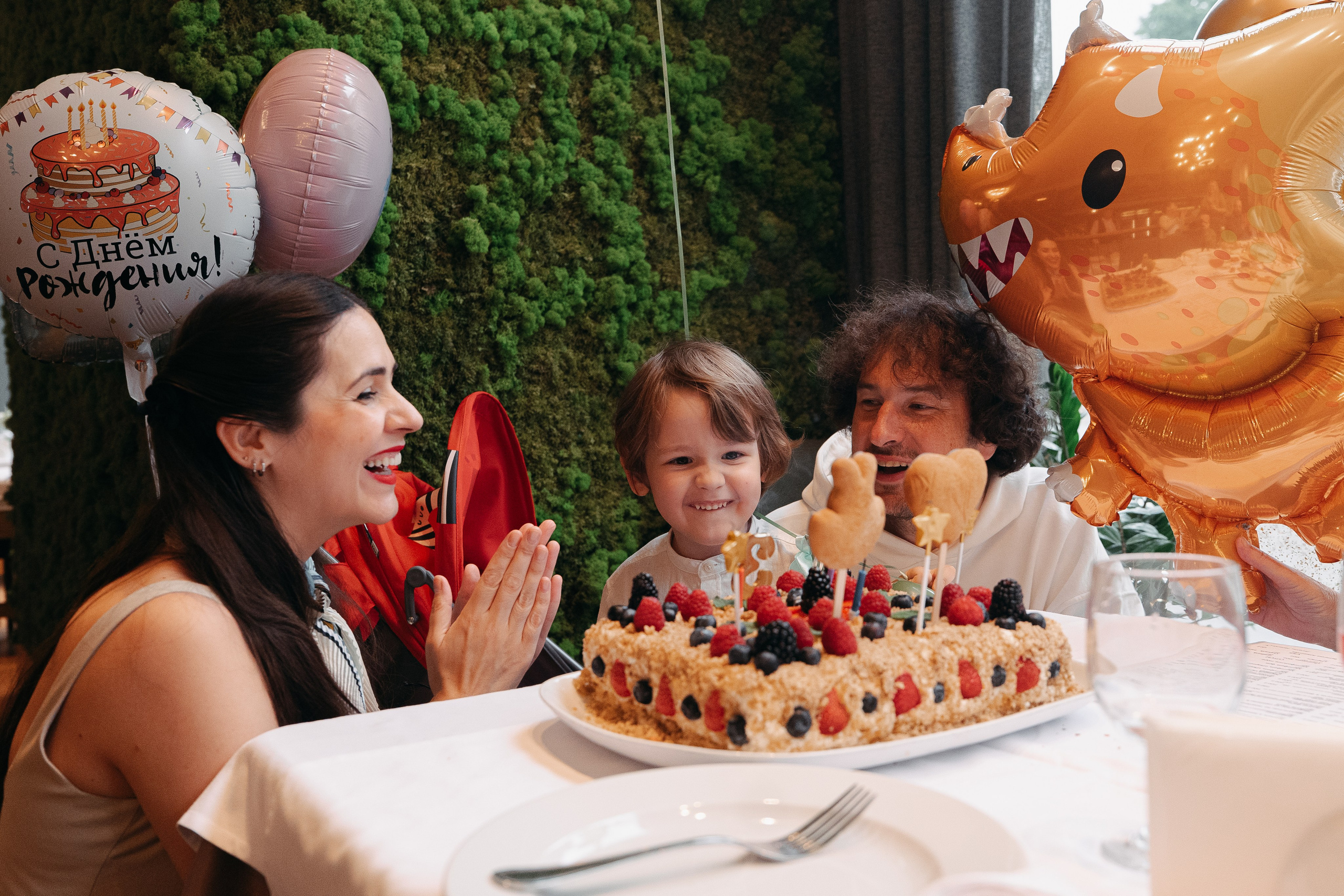 Заказать фотографа на день рождения в Москве и других городах. Фотограф на крещение и венчание, дни рождения и праздники