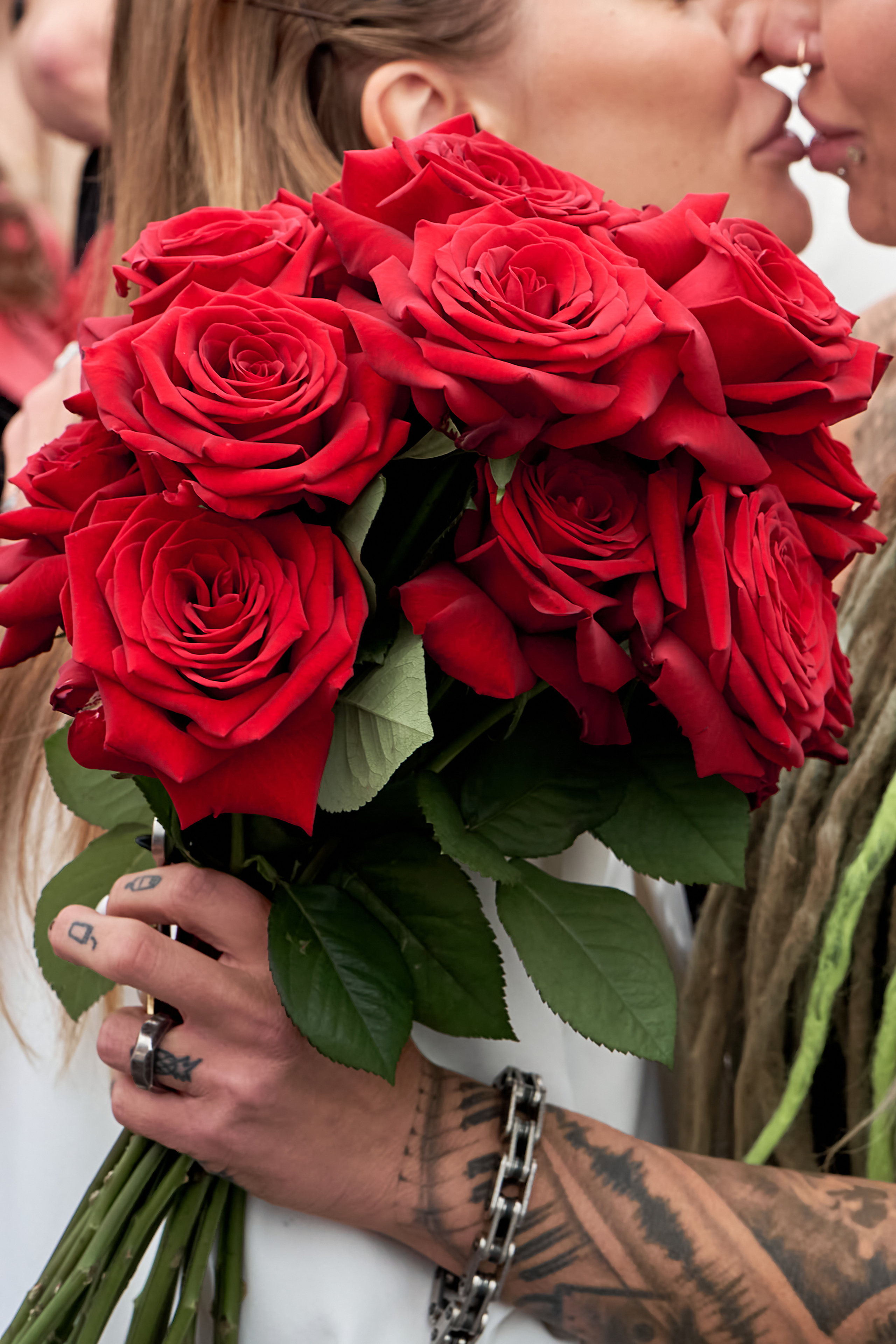 Alt-текст- фотосессия, свадебный фотограф Екатеринбург, профессиональный фотограф, букет роз