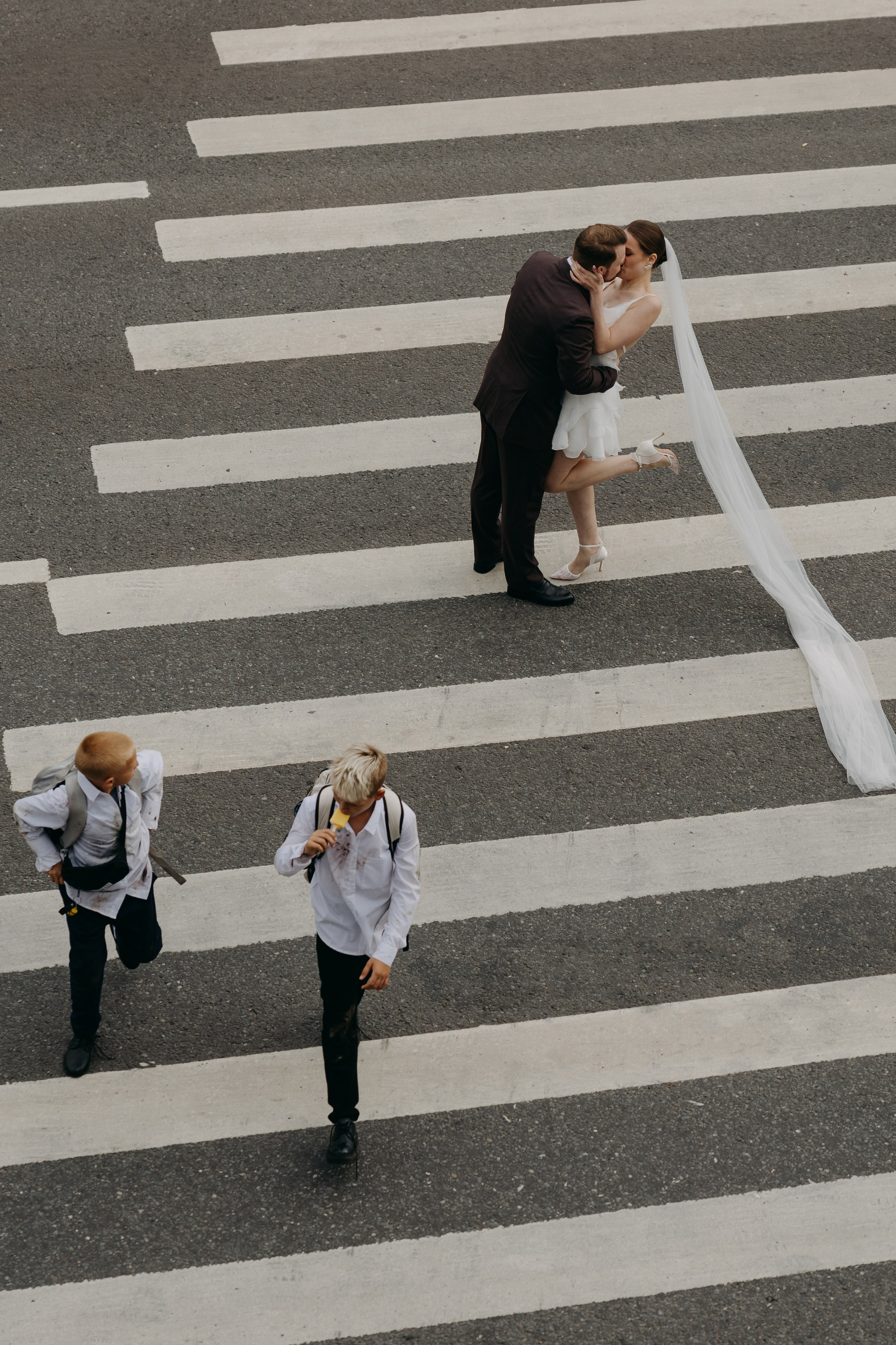 Ирина и Алексей | прогулка Котельническая наб. Свадебный фотограф Москва Анастасия Храмова
