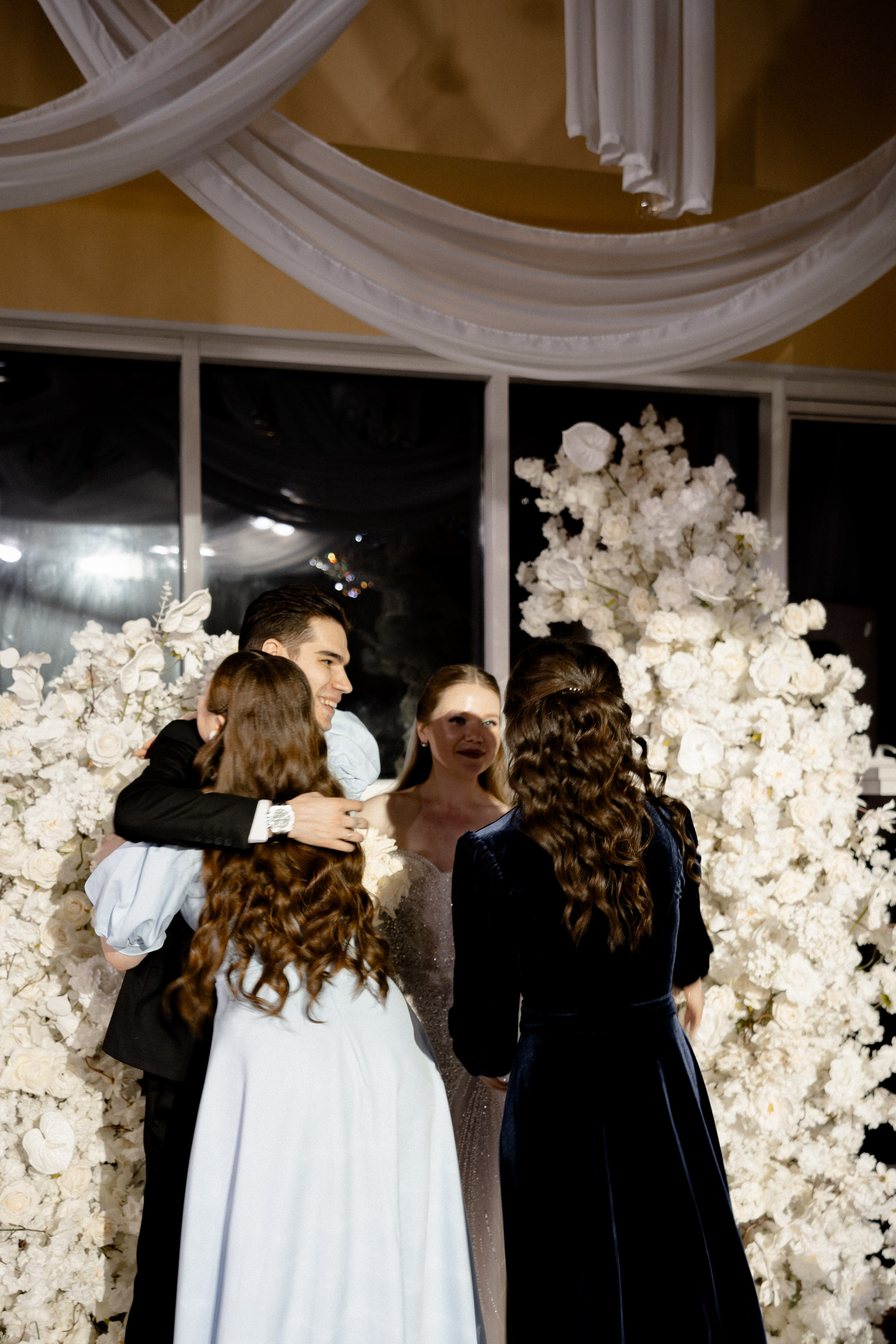 СВАДЕБНАЯ СЬЕМКА СБОРОВ В ОТЕЛЕ И ВЫЕЗД НА ЦЕРЕМОНИЮ (СНЯТО В СИБИРЕ В НИЖНЕВАРТОВСКЕ). Профессиональный фотограф, Санкт-Петербург — Виктория Богомолова