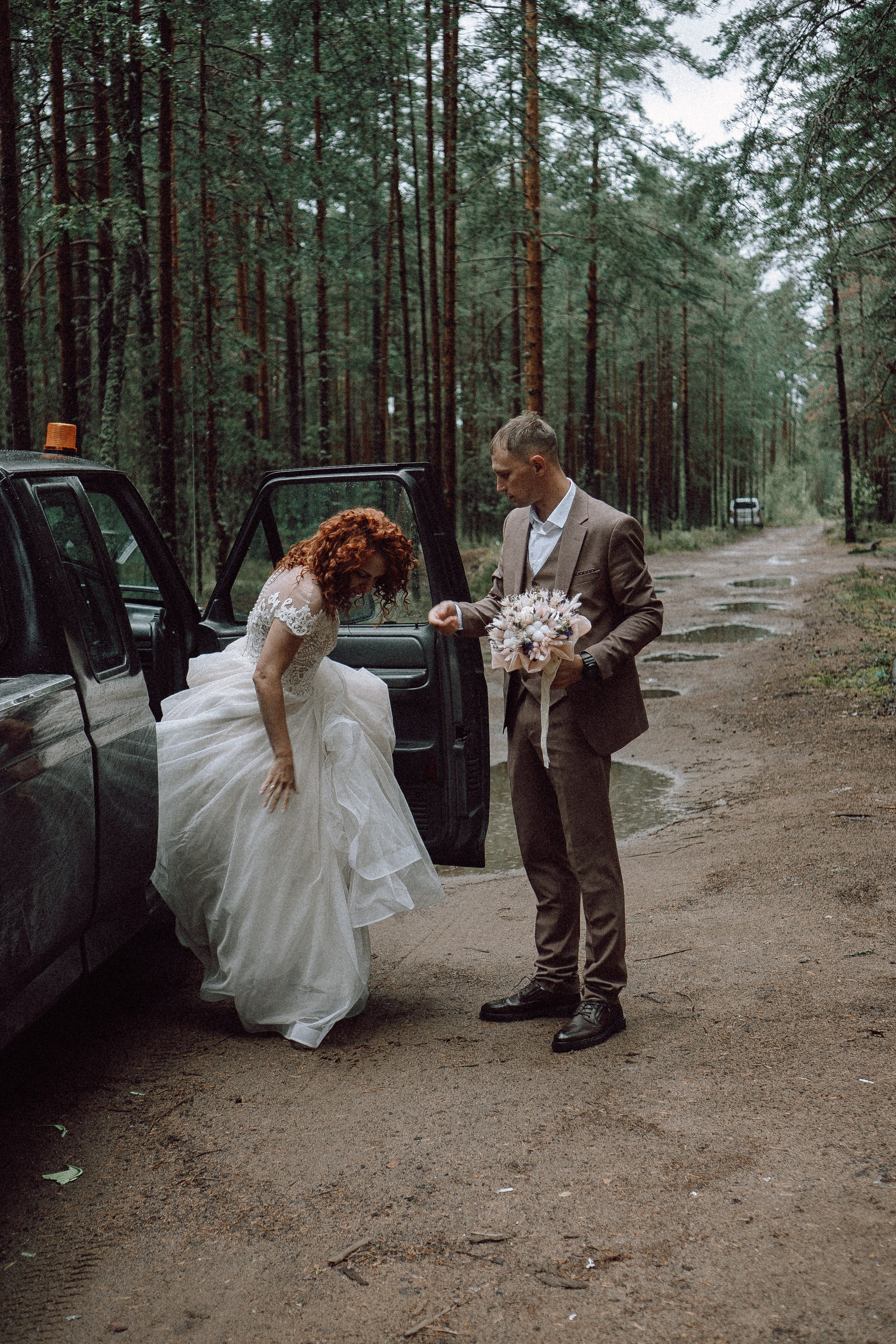 СВАДЕБНАЯ ФОТОСЕССИИЯ ПАРЫ В ГОРОДЕ ПРИОЗЕРСК В СОСНОВОМ ЛЕСУ И С ПИКАПОМ. Профессиональный фотограф, Санкт-Петербург — Виктория Богомолова
