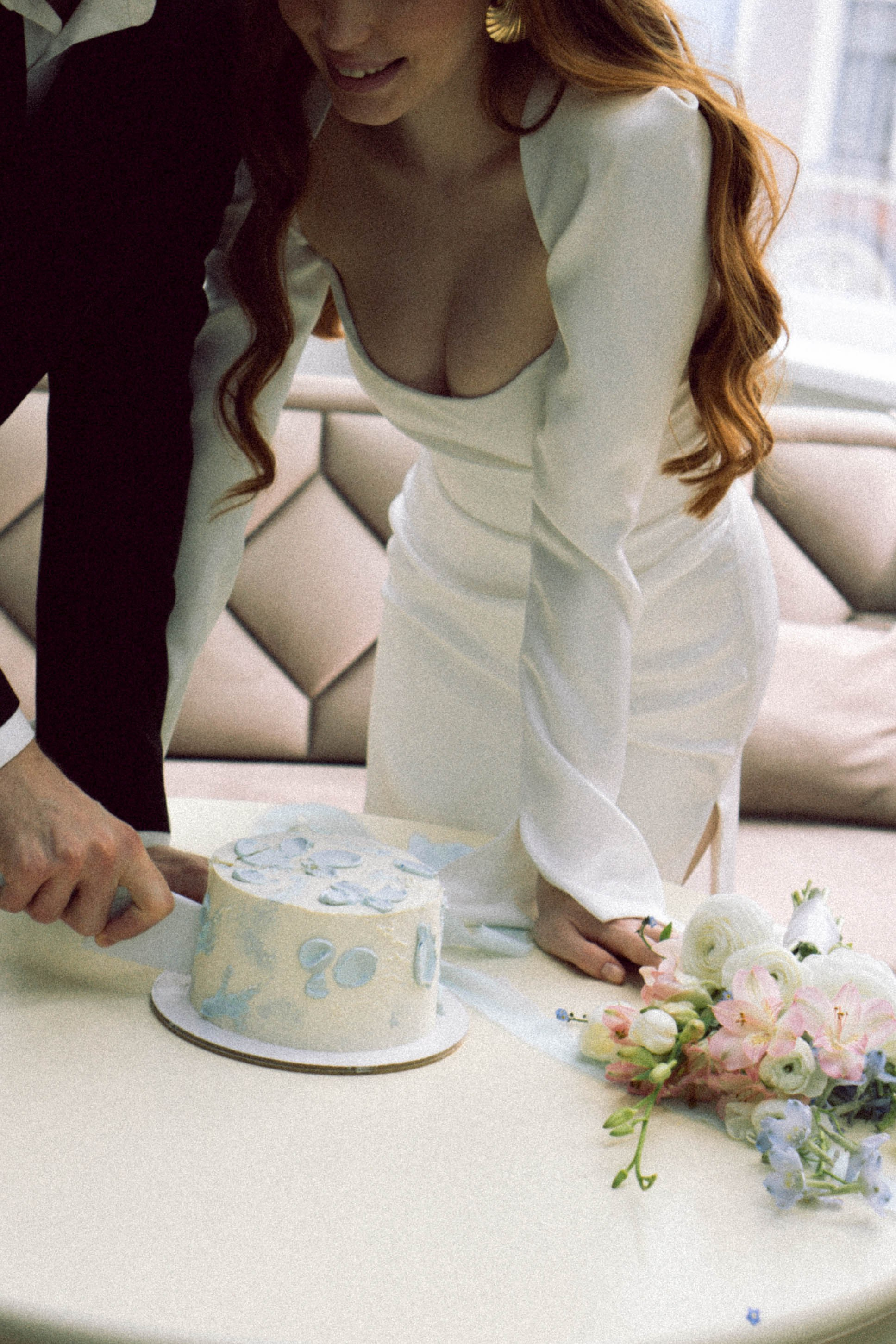 СВАДЕБНАЯ СЬЕМКА В ОТЕЛЕ. СБОРЫ ЖЕНИХА И НЕВЕСТЫ И ТАКЖЕ ТОР И ПОДГОТОВКА К ПРОГУЛКЕ. Профессиональный фотограф, Санкт-Петербург — Виктория Богомолова