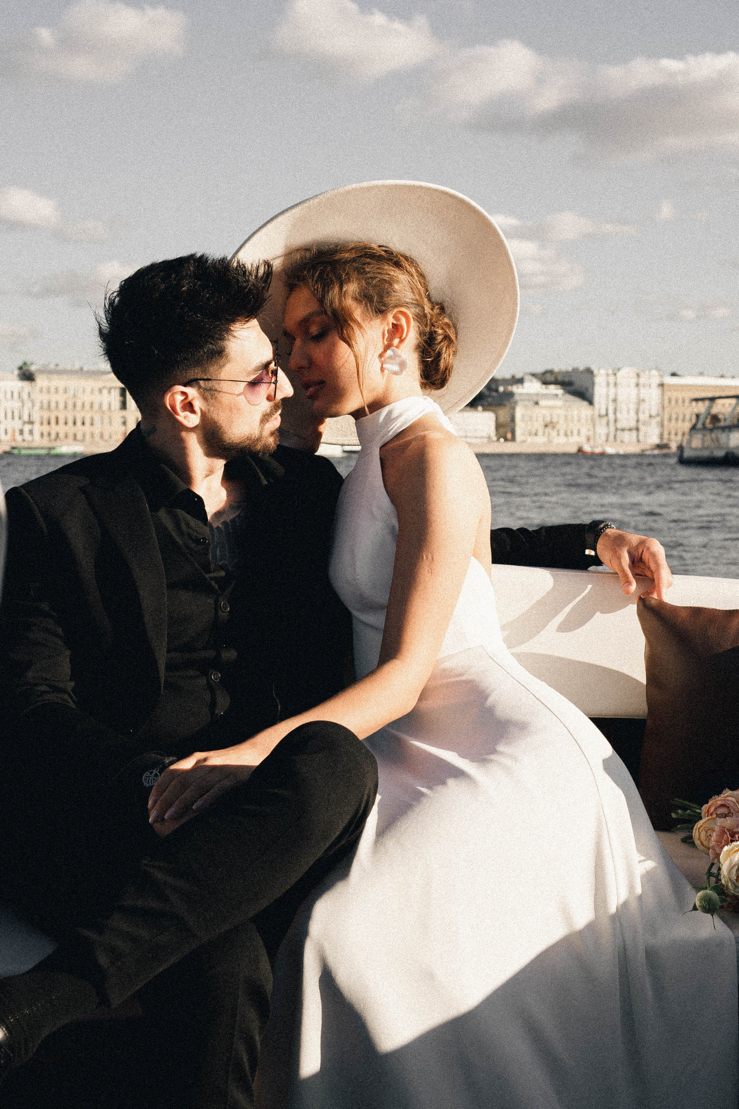 СВАДЕНБНАЯ СЬЕМКА НА КАТЕРЕ ПО КАНАЛАМ САНКТ-ПЕТЕРБУРГА И В АКВАТОРИИ НЕВЫ. Профессиональный фотограф, Санкт-Петербург — Виктория Богомолова