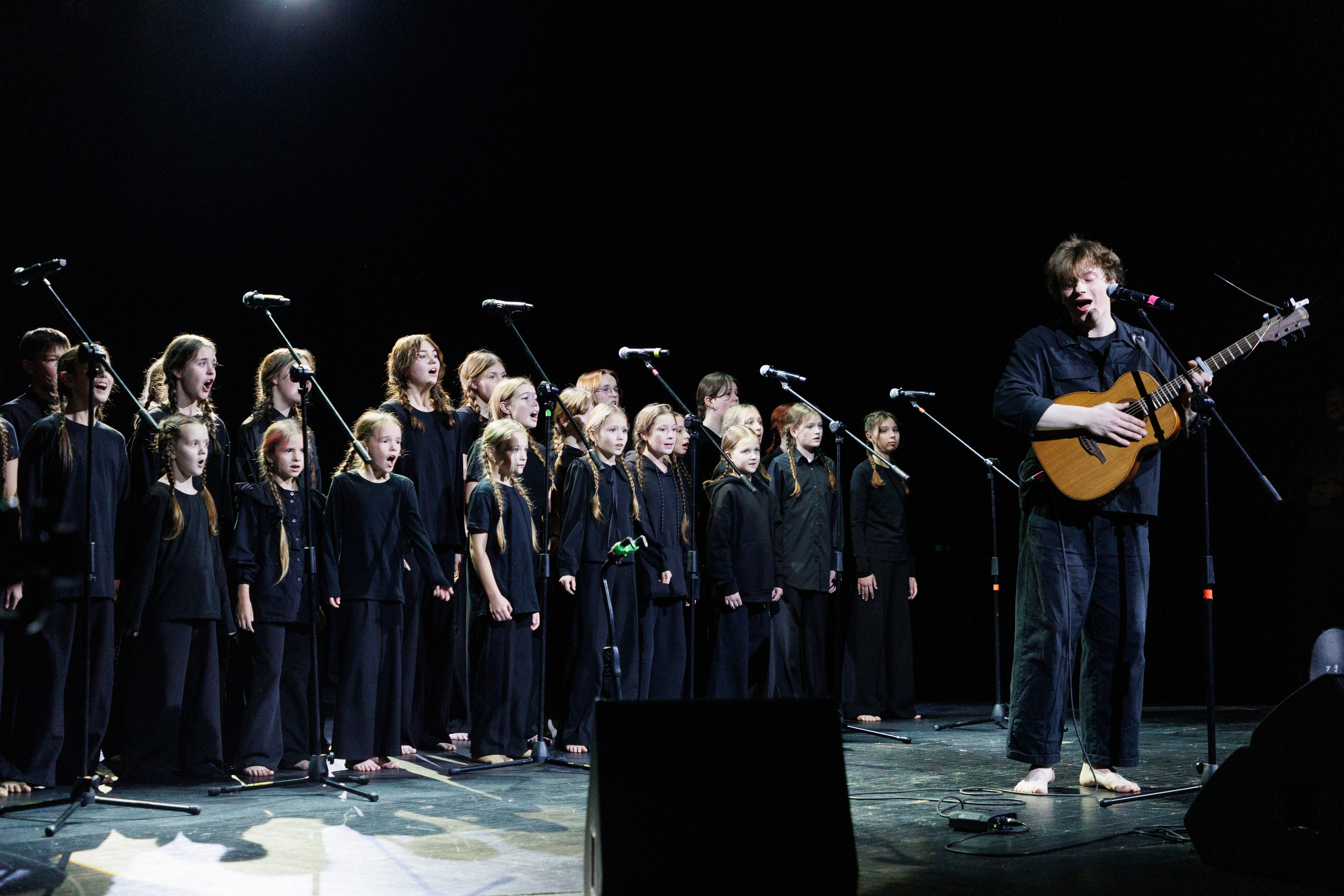Выксунская премьера «Громко и Честно. Бонд с кнопкой». Фотограф городских и семейных событий Артем Карпухин
