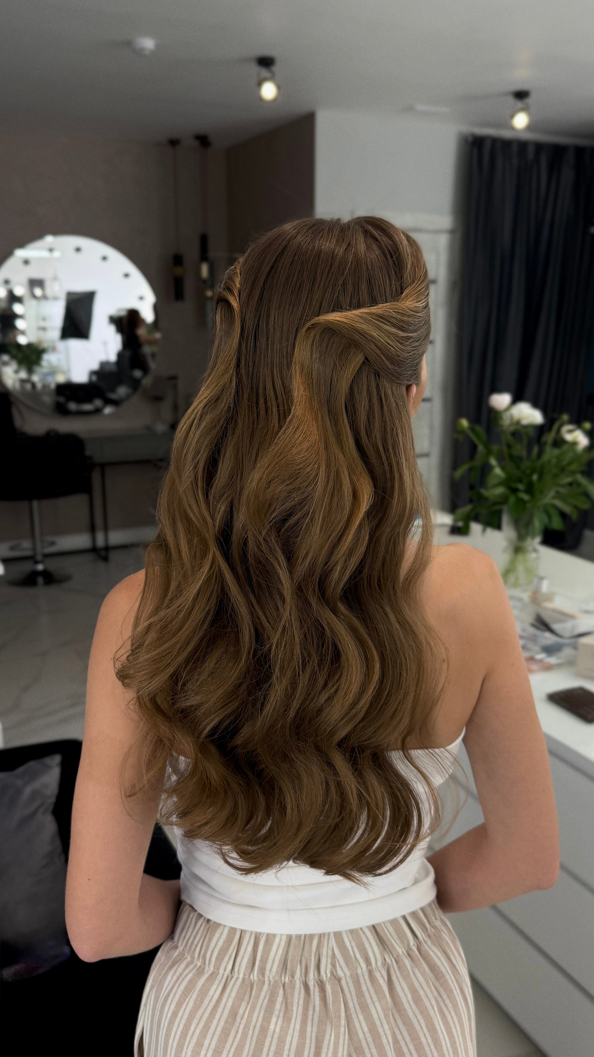 Образы. Студия визажистов, стилистов по прическам, бровистов и мастеров по ресницам