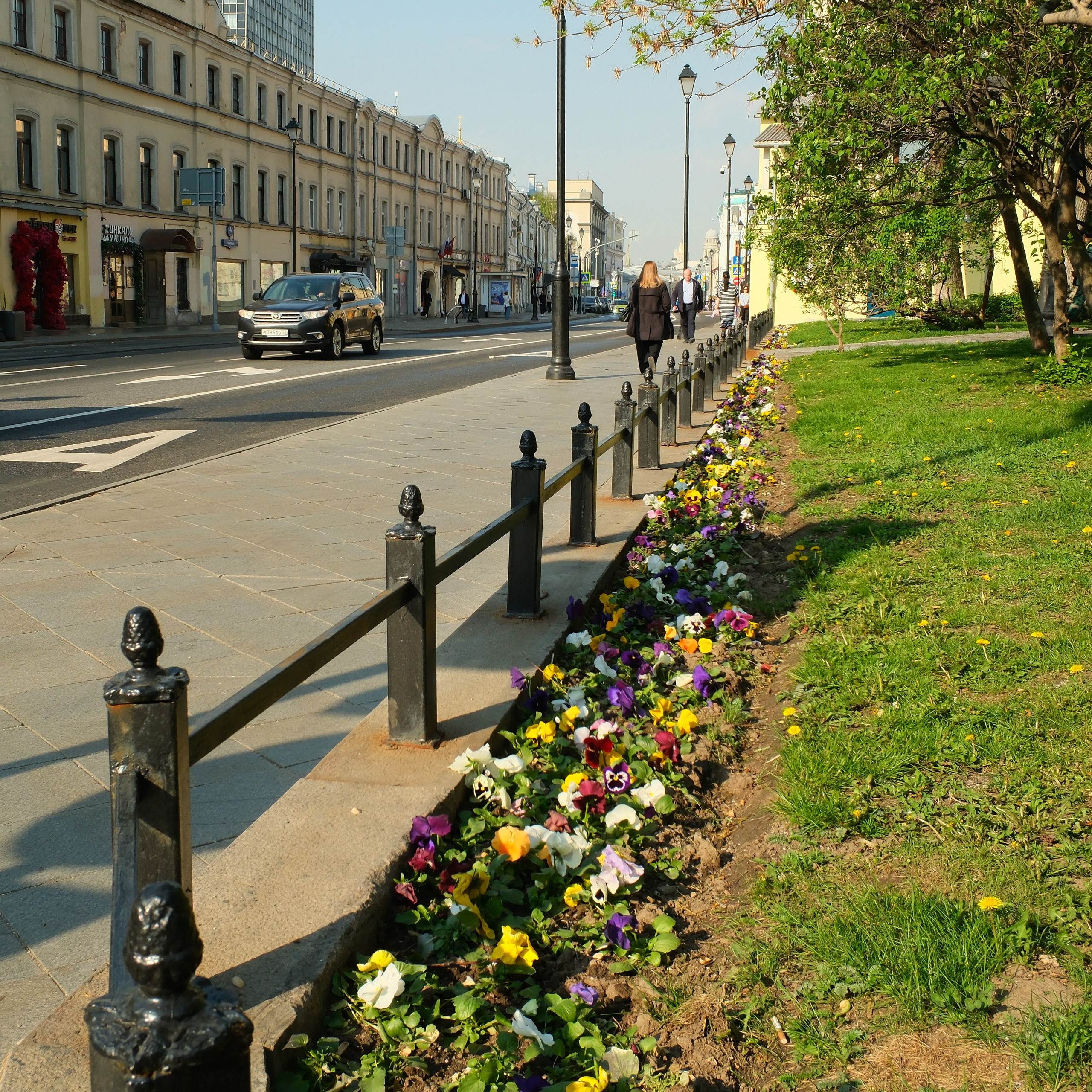 Улица, люди, жизнь…