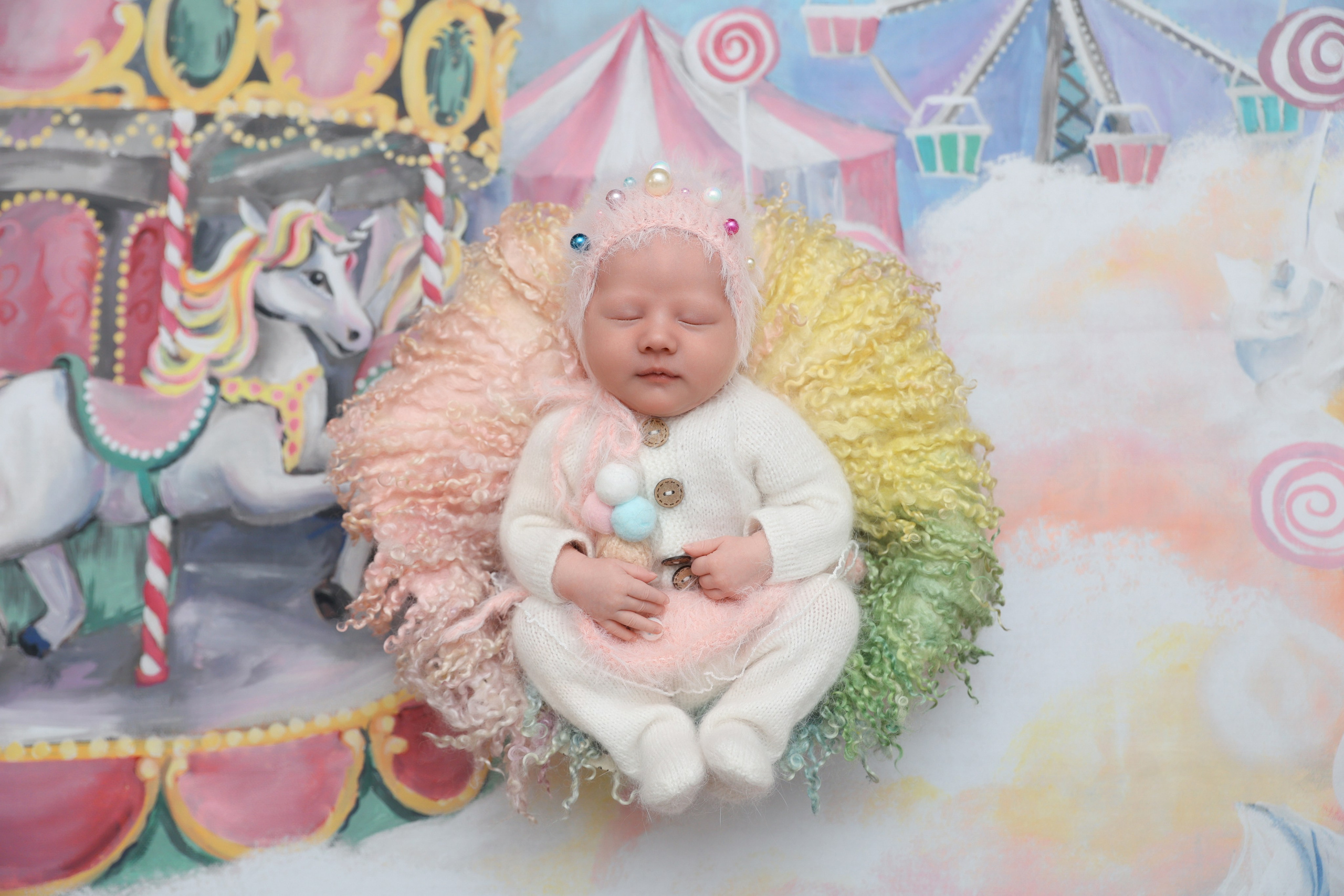 Полина. Здравствуйте, меня зовут Яна Страшкевич. Я фотограф новорождённых из Санкт-Петербурга