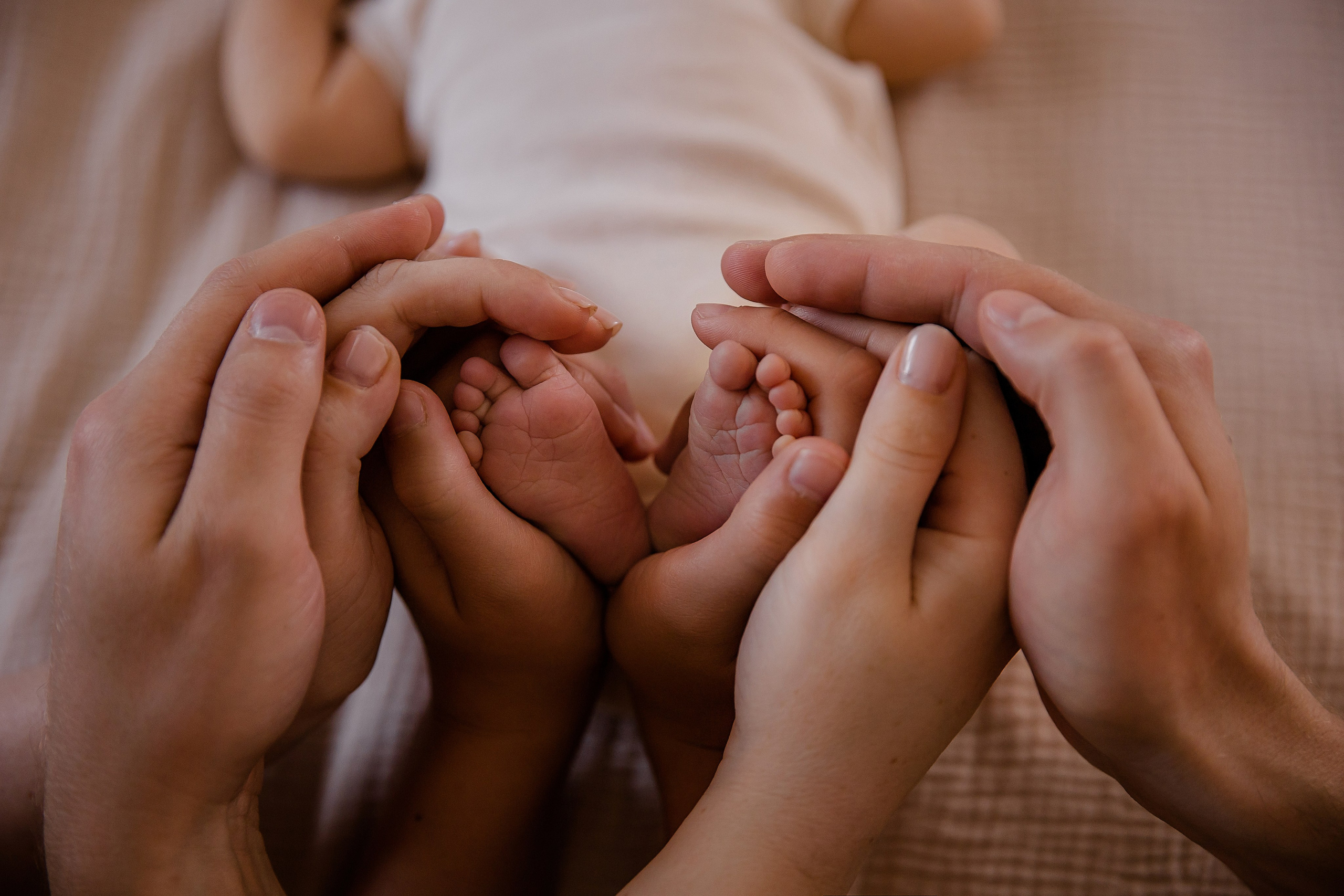 Новорожденная Ульяна в уюте дома. Семейный и детский фотограф в Москве Вера Ускова