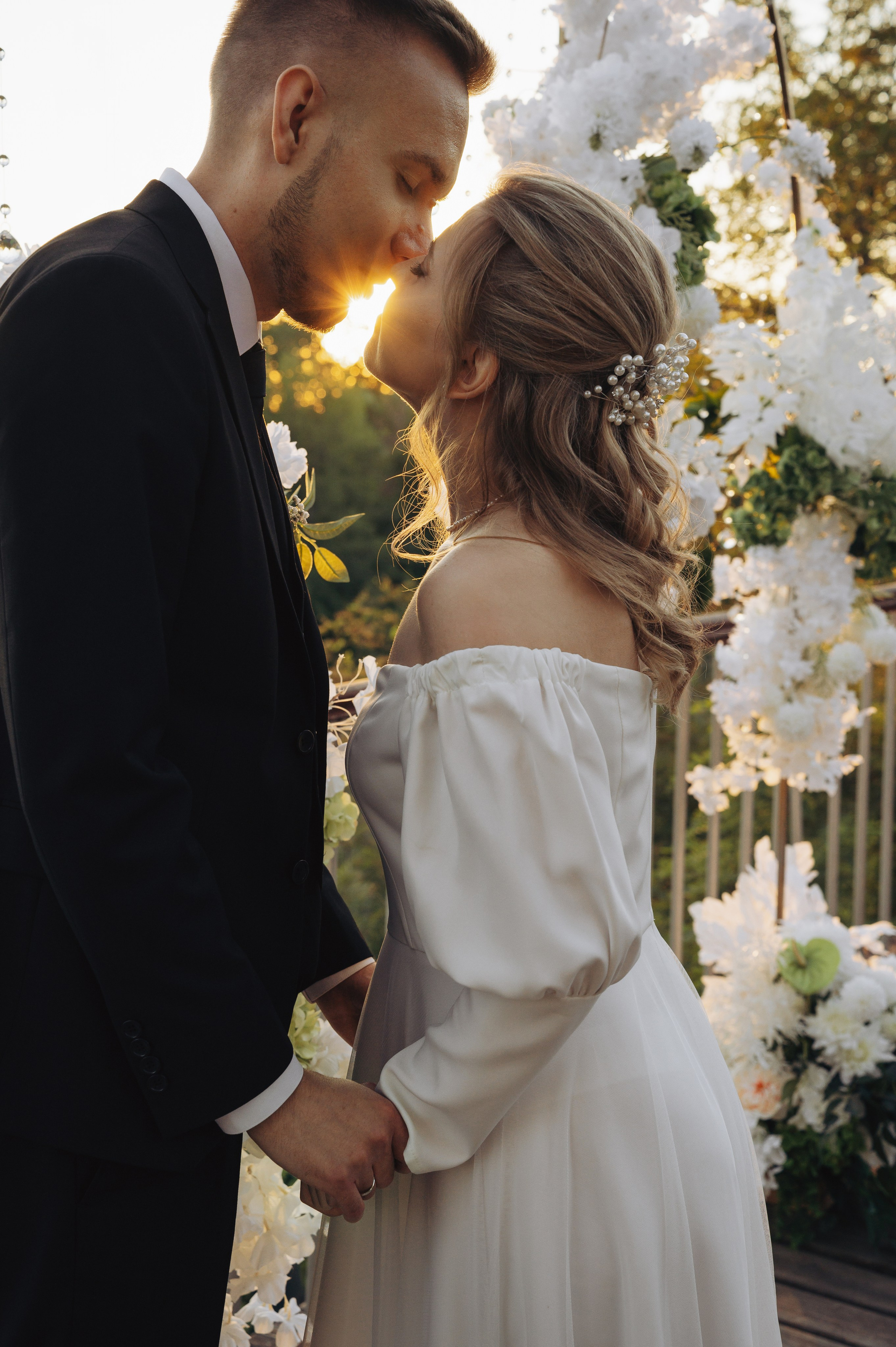 Свадебная съемка в Ростове, прогулка на яхте и семейный ужин за городом