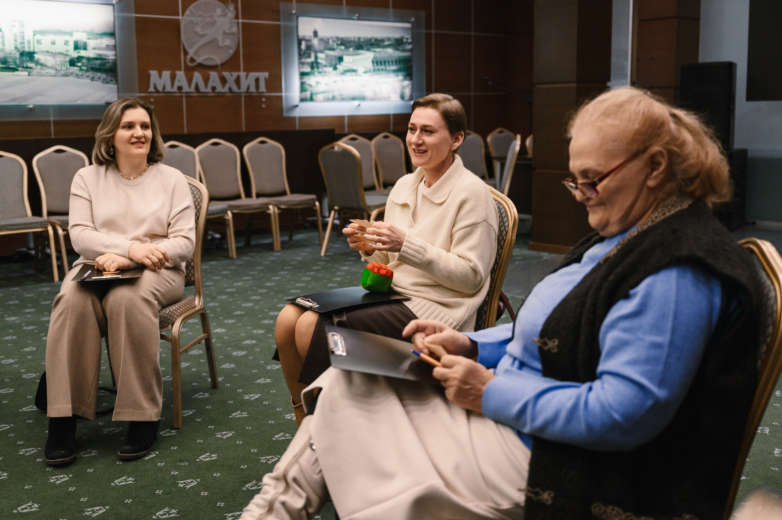 «Театр в квадрате». Клуб Читалка. Wedding and family photographer USA