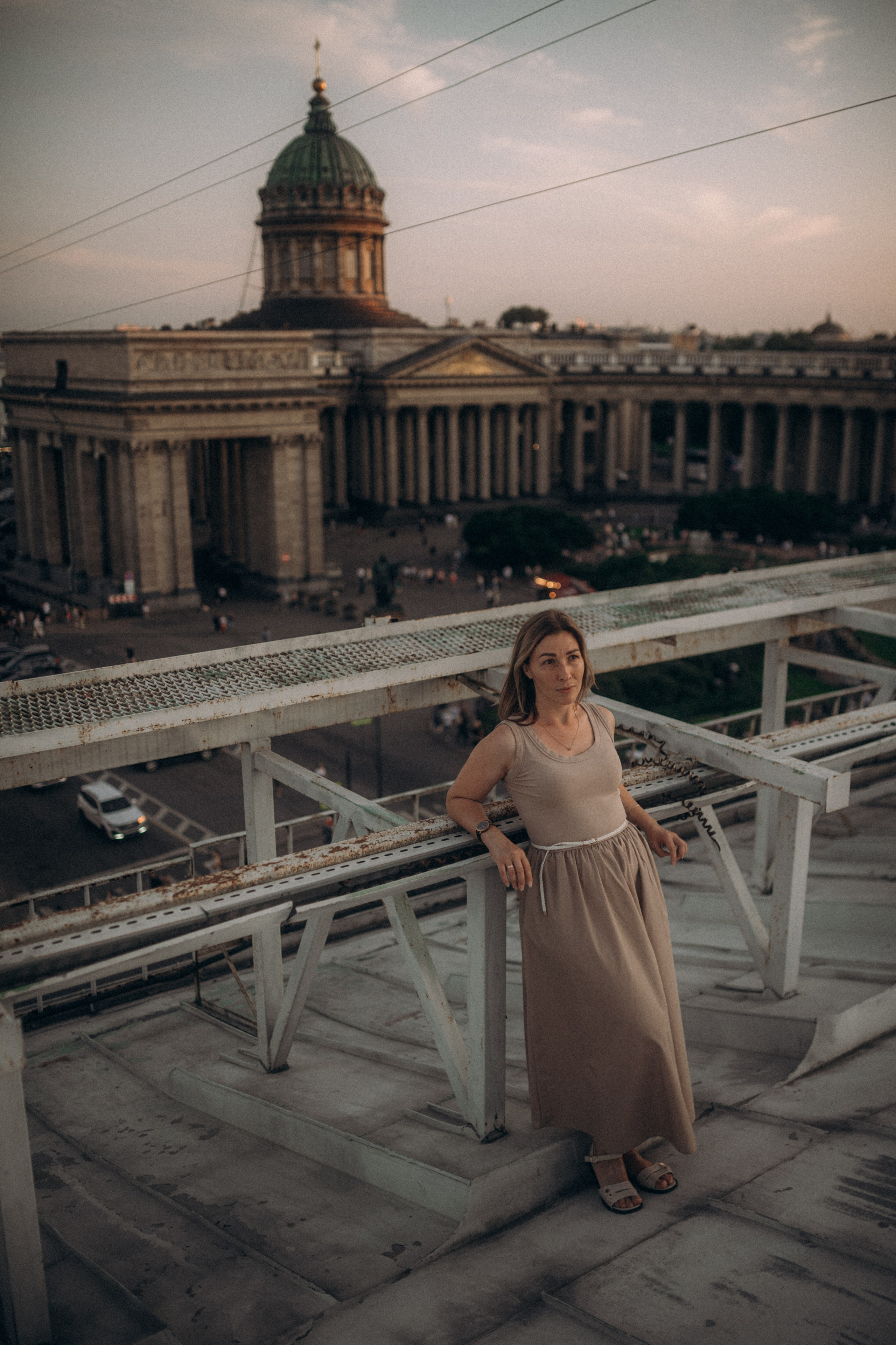 Мы сидим на питерской, теплой крыше. Фотограф в Санкт Петербурге Лара Великова