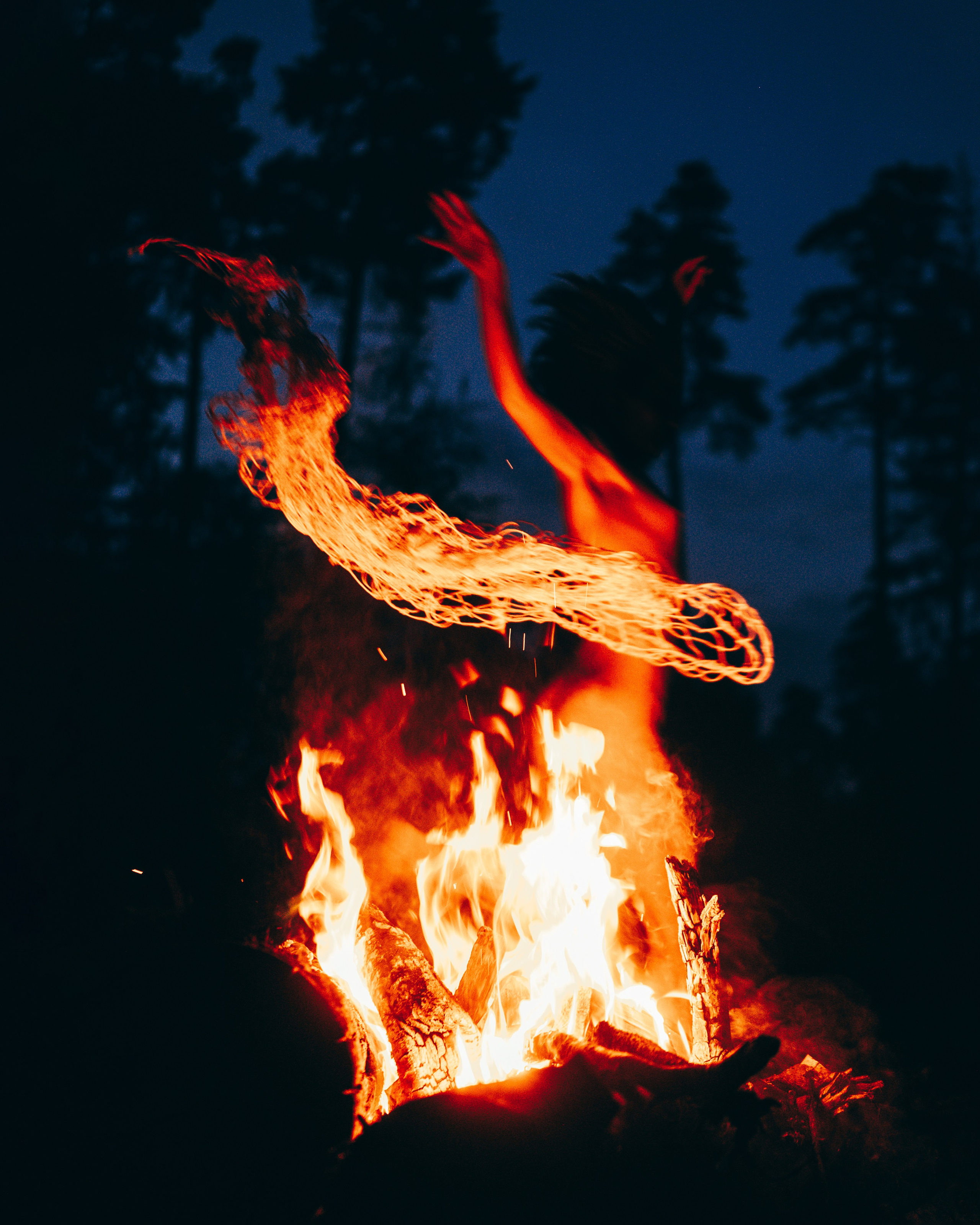 Женская съёмка с костром. Фотоведьма Дарья Нечинская