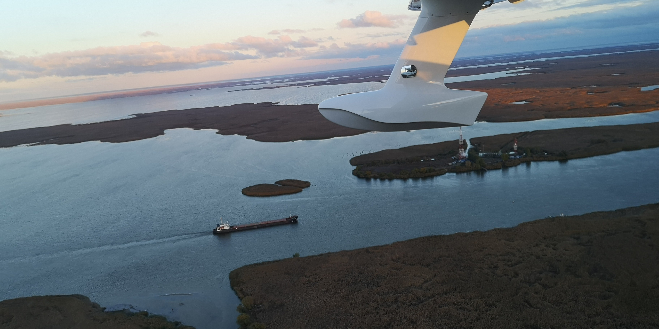 Каспийское море (наука на Ла-8) (2021 г.). Фотоальбом показывающий увлекательный мир авиации и мир медведей Андрея Иванова