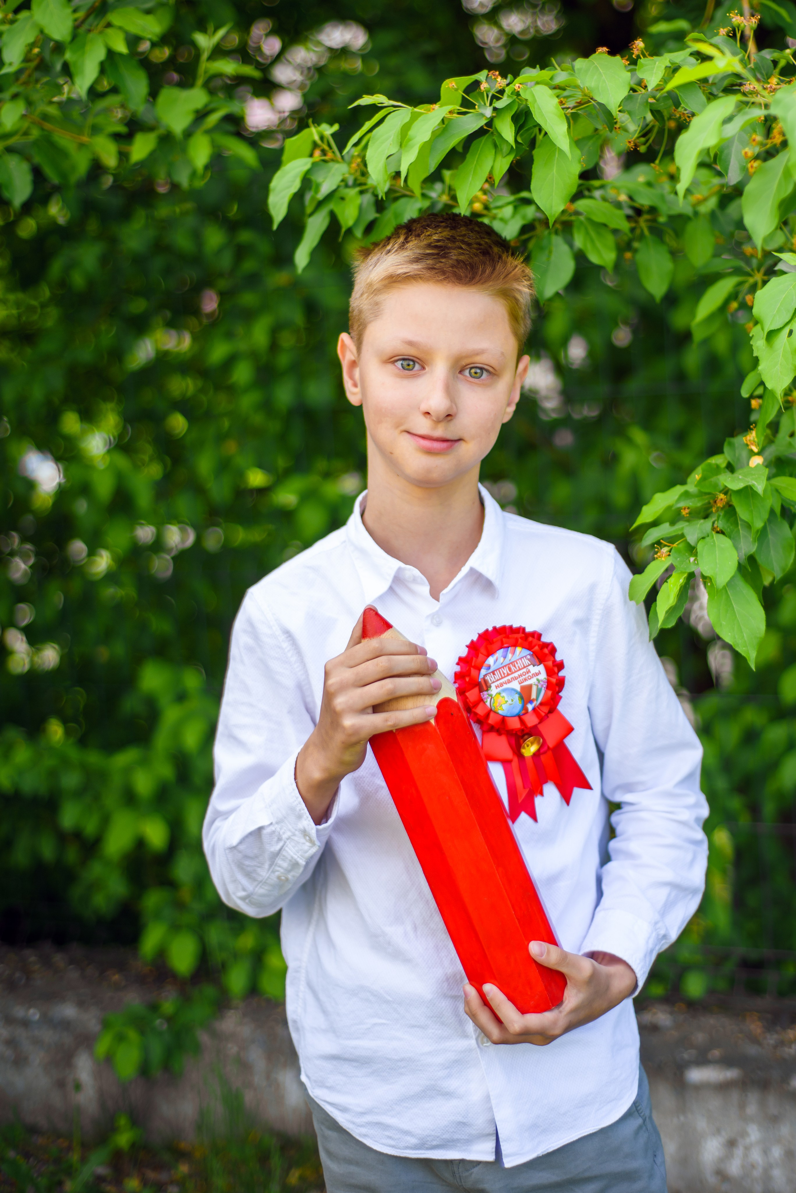 Фотосъемка в школьном саду. Фотограф. Выпускные альбомы в Барнауле