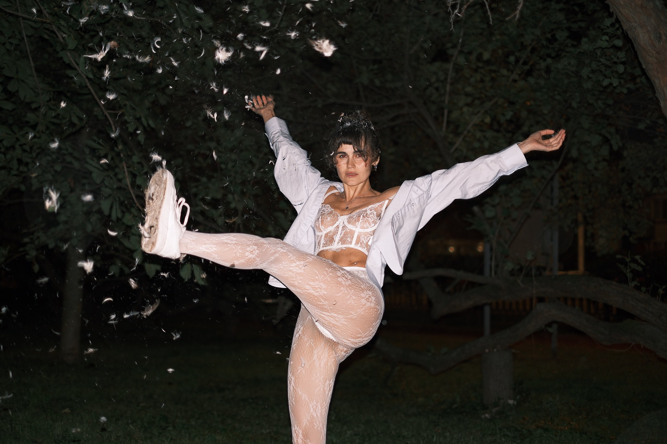 Фотосессия с перьями