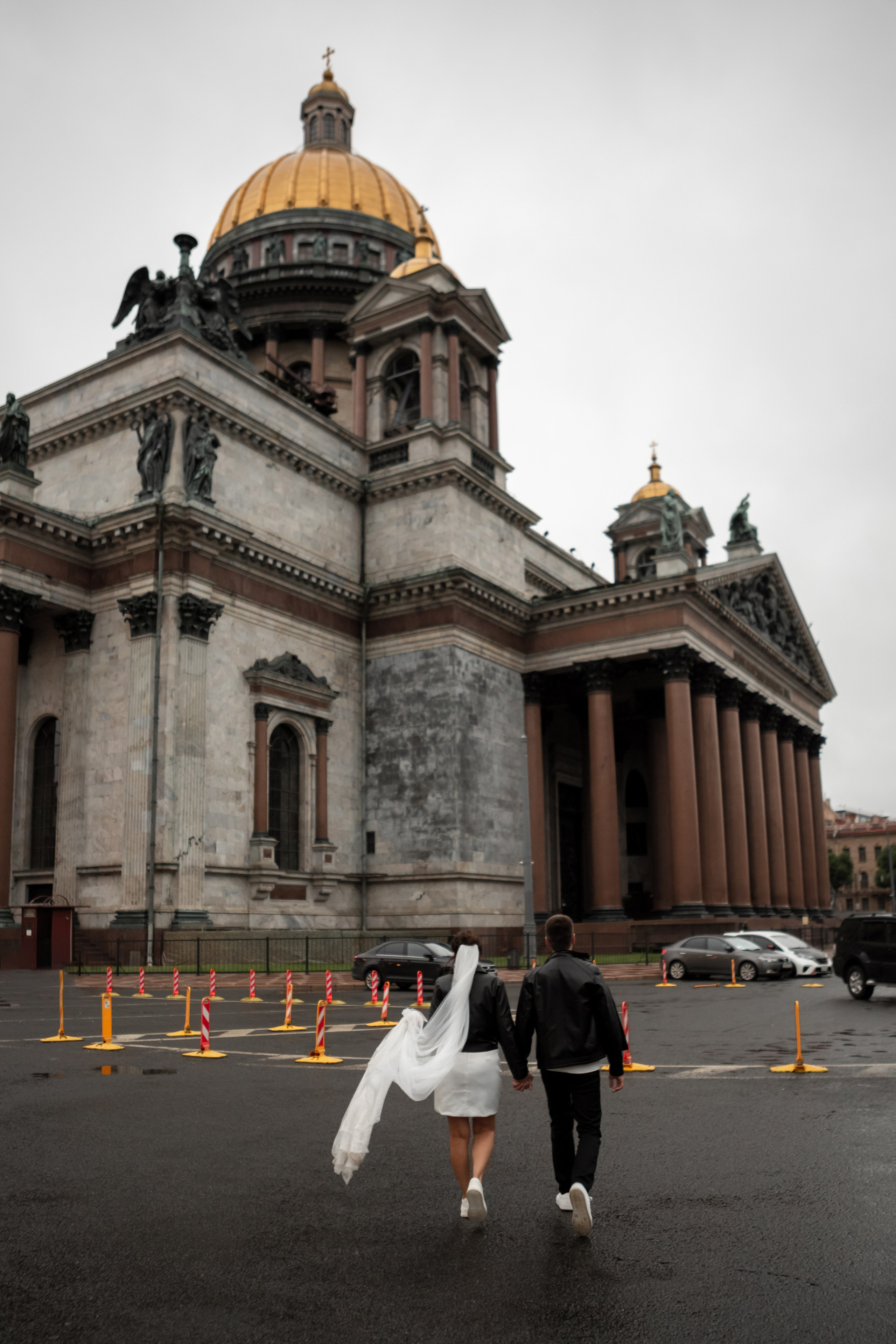 Свадебная фотопрогулка в ночном Петербурге